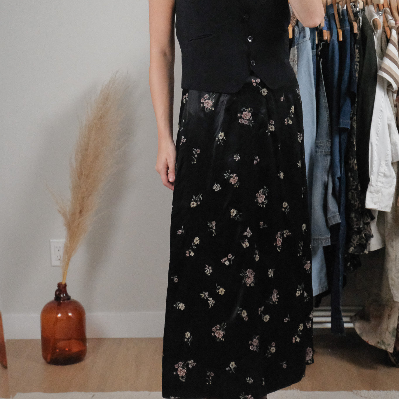 Made in Canada x Vintage x Floral Satin Maxi Skirt (8)