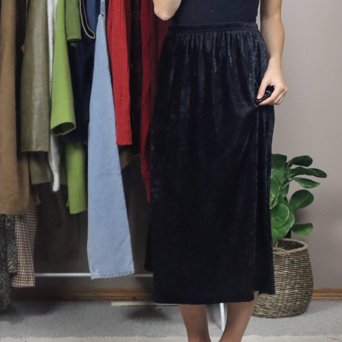 Made in Canada x Vintage x Velvet Midi Skirt (4/6)
