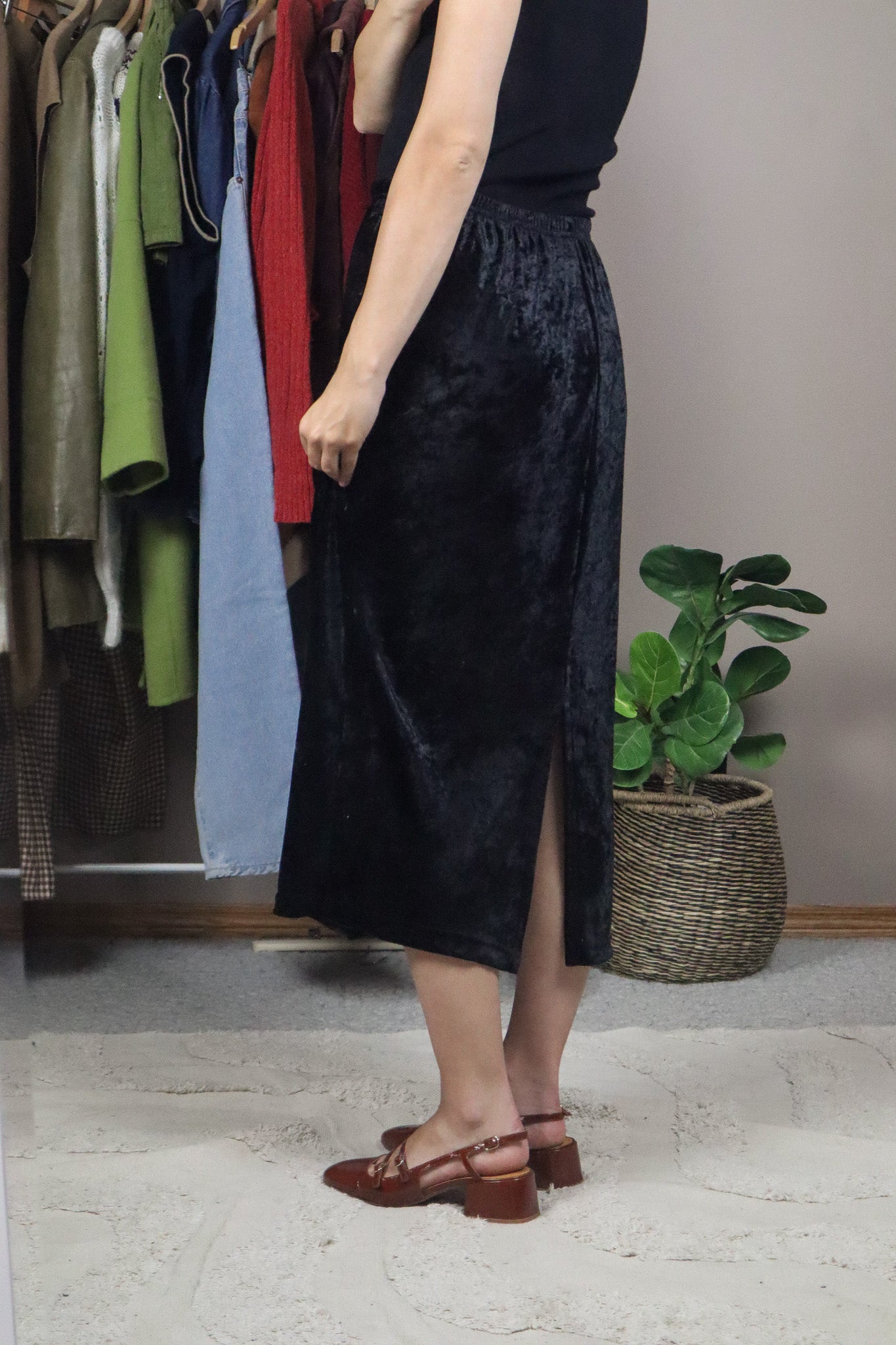 Made in Canada x Vintage x Velvet Midi Skirt (4/6)
