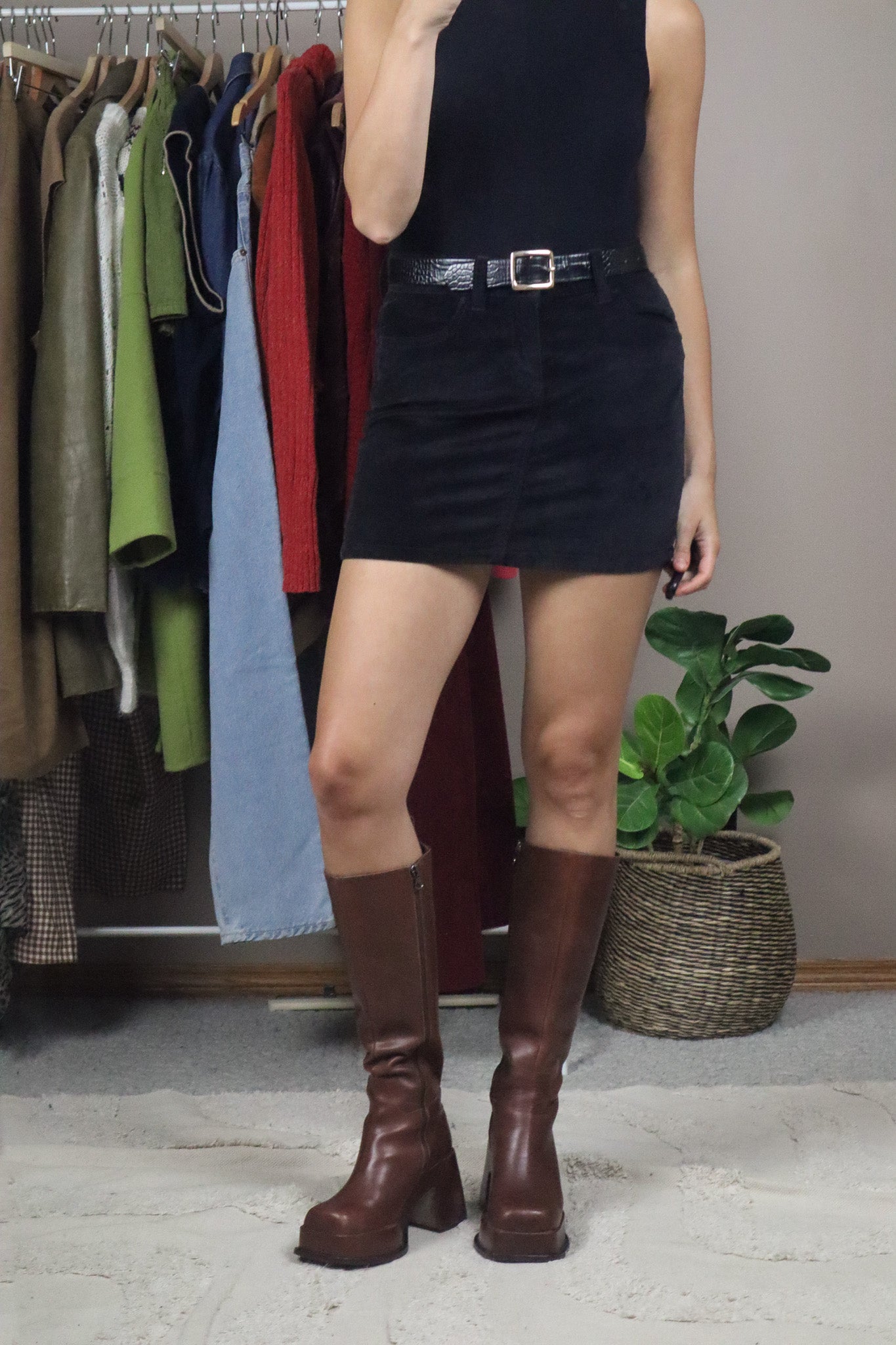 Vintage x Velvet Mid-rise Mini Skirt (2)