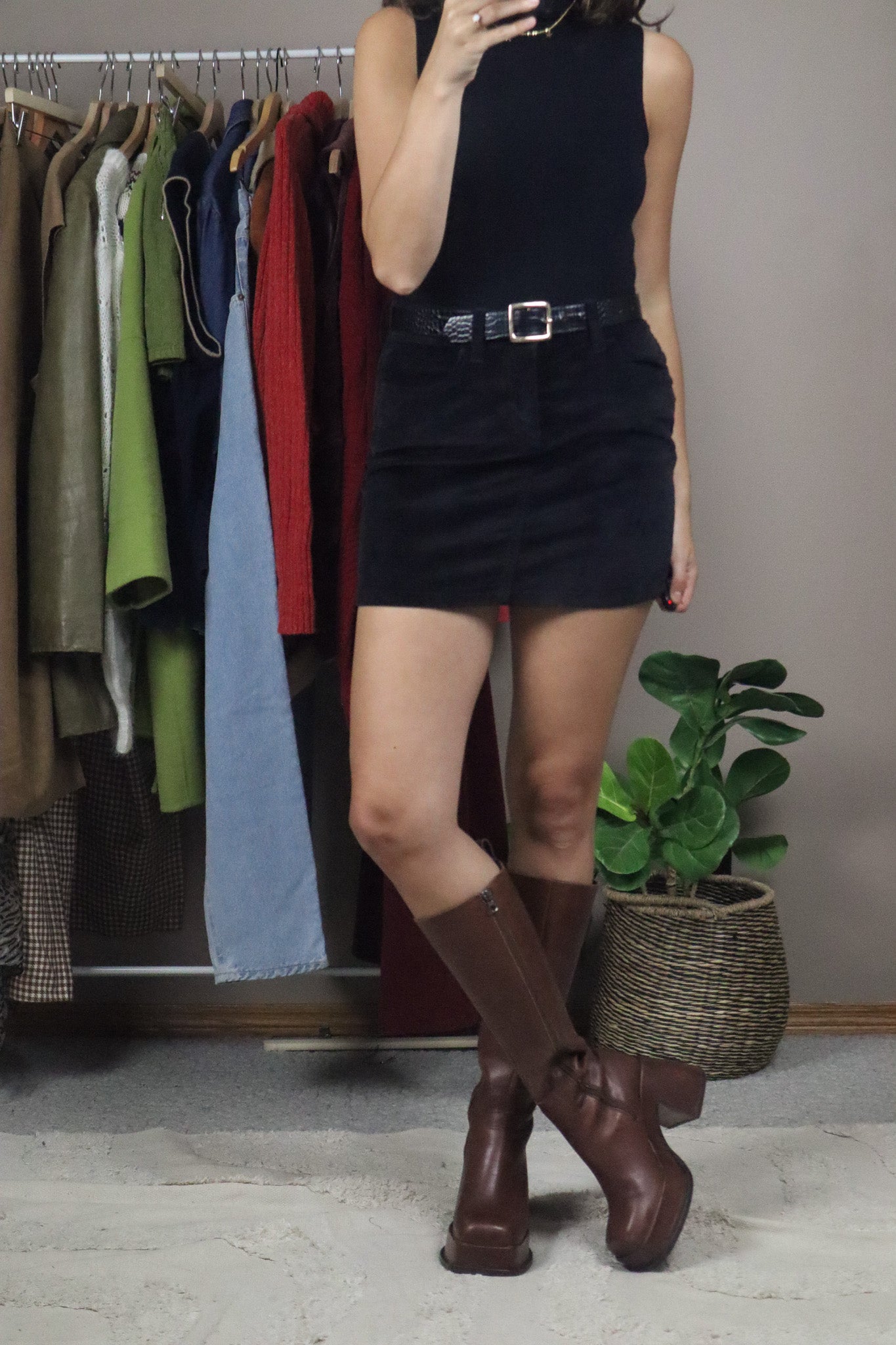 Vintage x Velvet Mid-rise Mini Skirt (2)