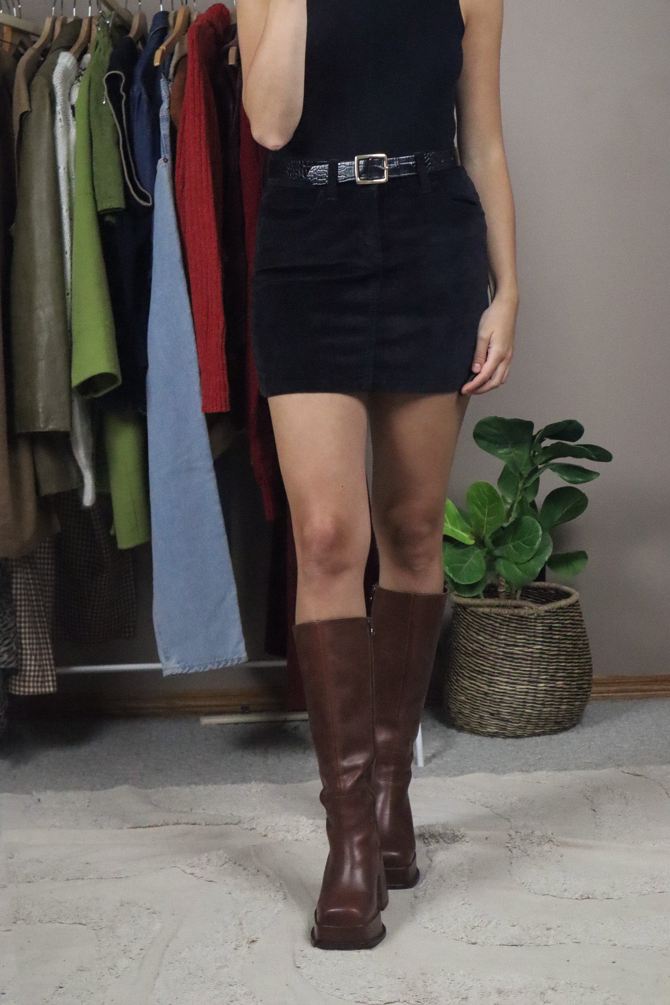 Vintage x Velvet Mid-rise Mini Skirt (2)