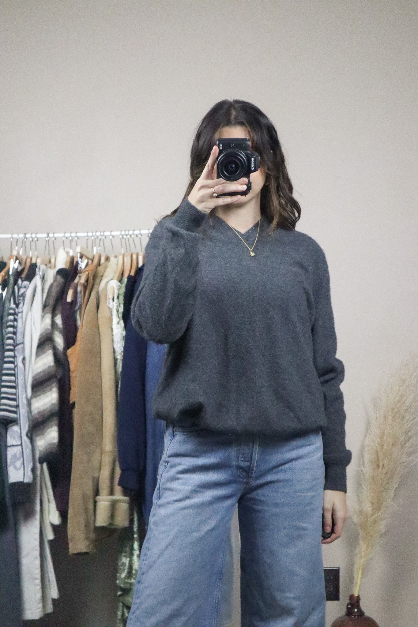 Modern x Cashmere V-Neck (M)