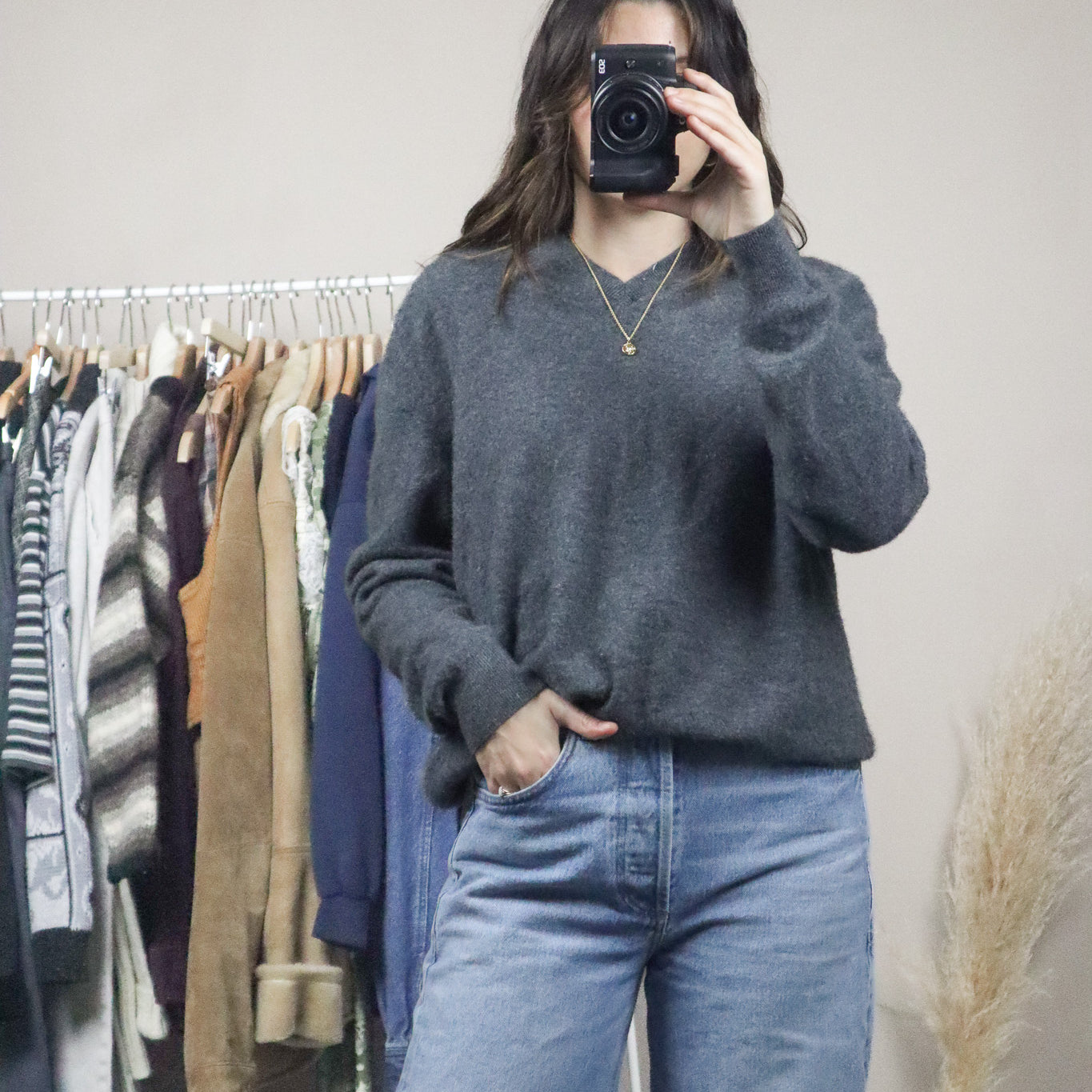 Modern x Cashmere V-Neck (M)