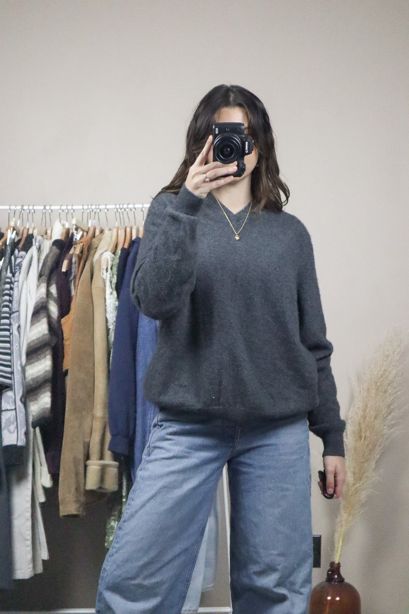 Modern x Cashmere V-Neck (M)