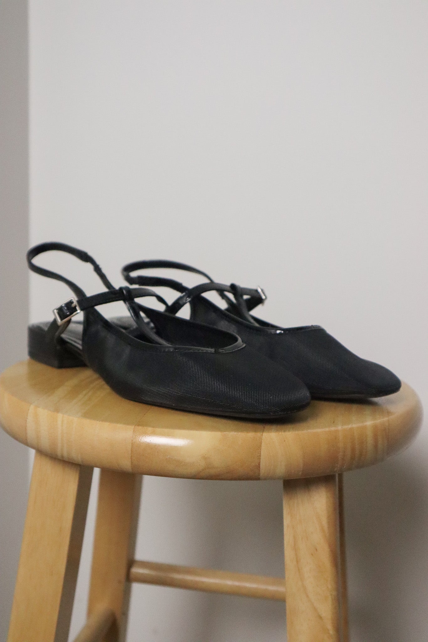 Modern x Mesh Flats (8.5/9)