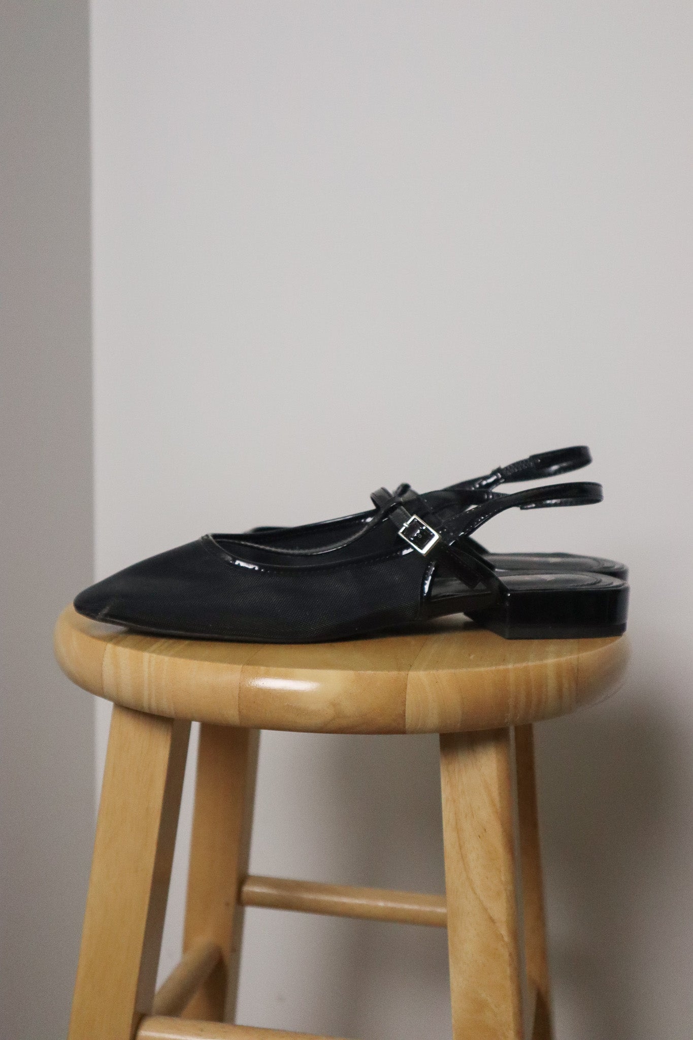 Modern x Mesh Flats (8.5/9)
