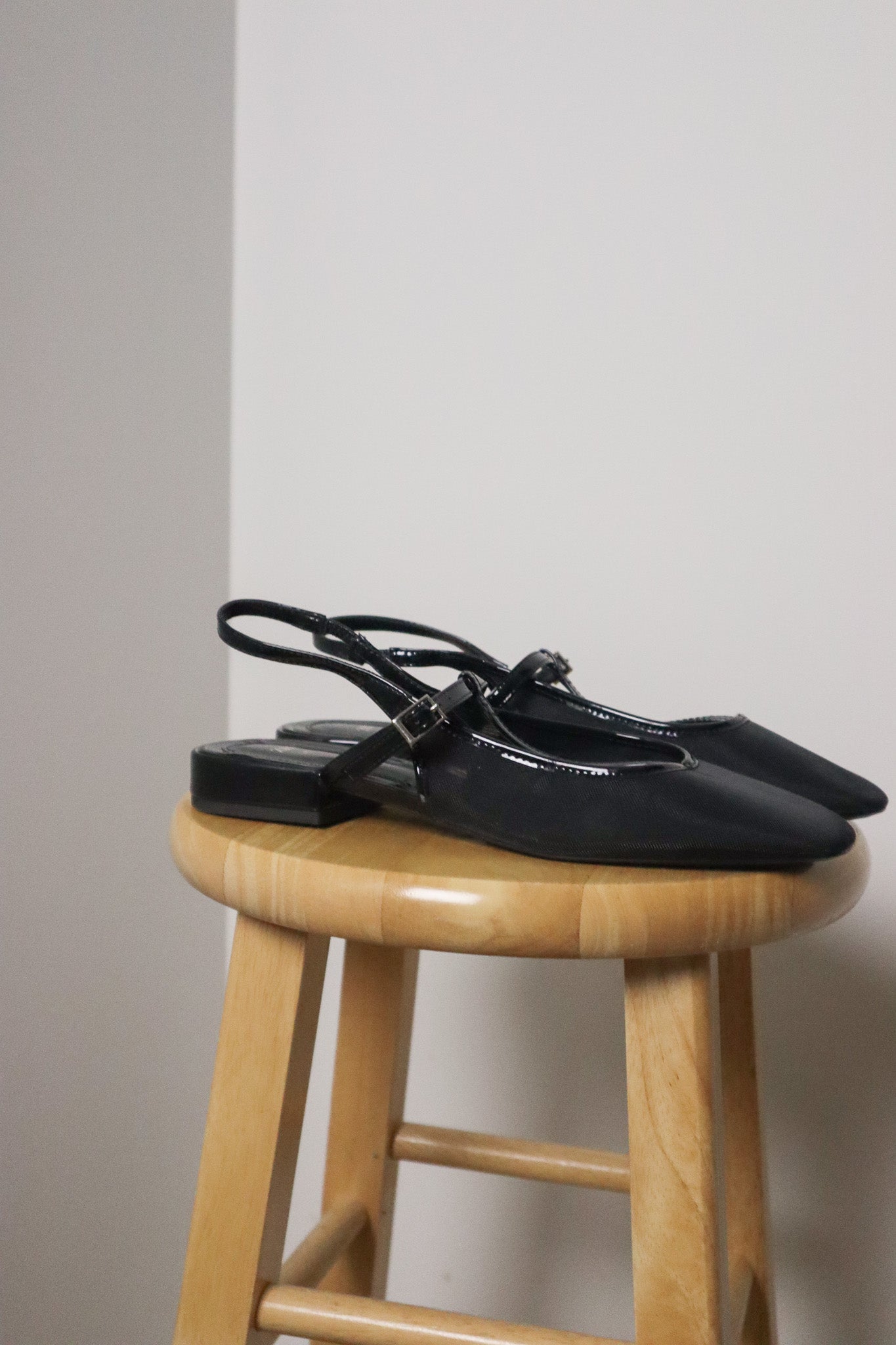 Modern x Mesh Flats (8.5/9)