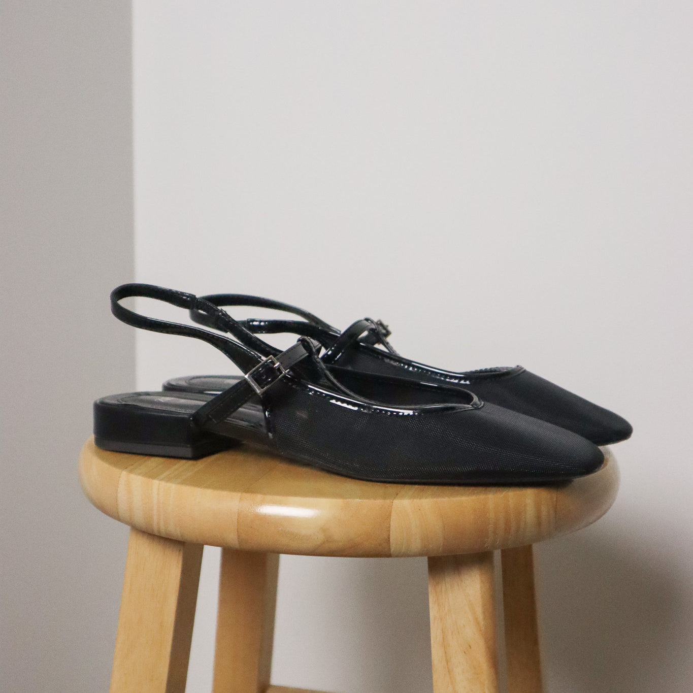 Modern x Mesh Flats (8.5/9)