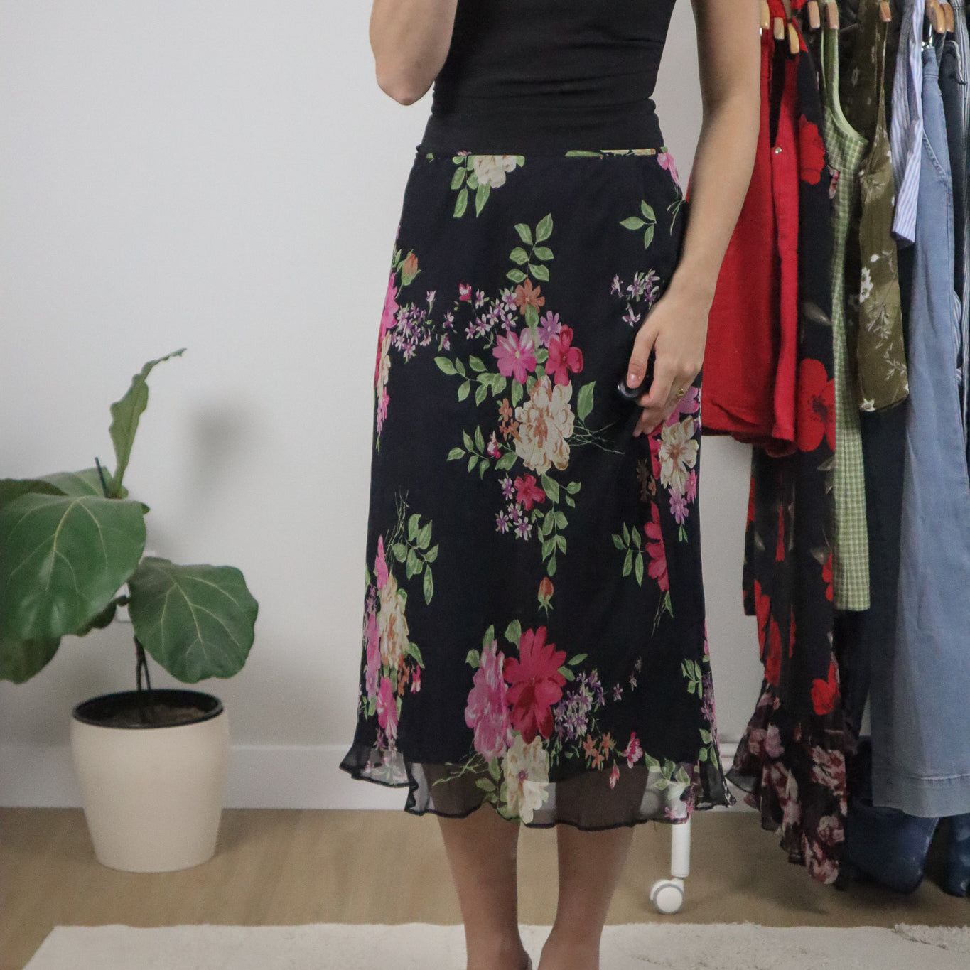 Vintage x Silk Floral Midi Skirt (8/10)