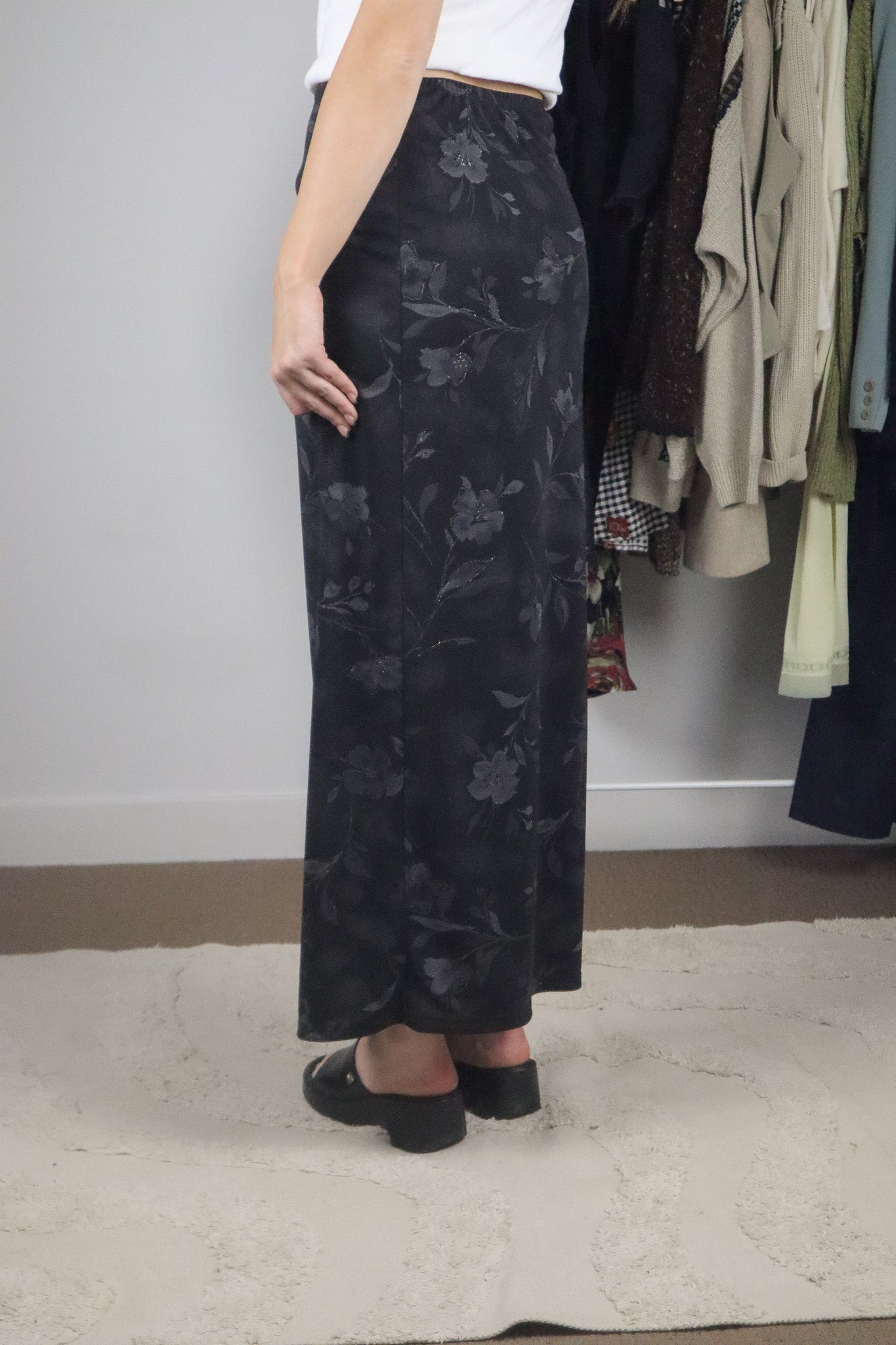 Vintage x Floral Skirt w/ Simmer (XS)