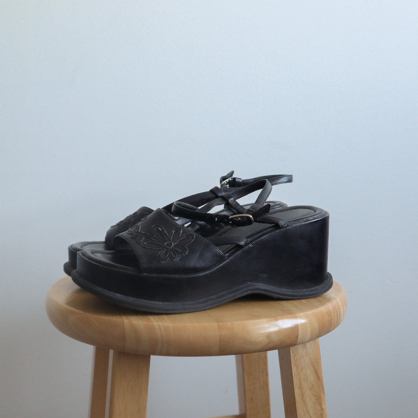 Vintage x Floral Sandals (6/6.5)