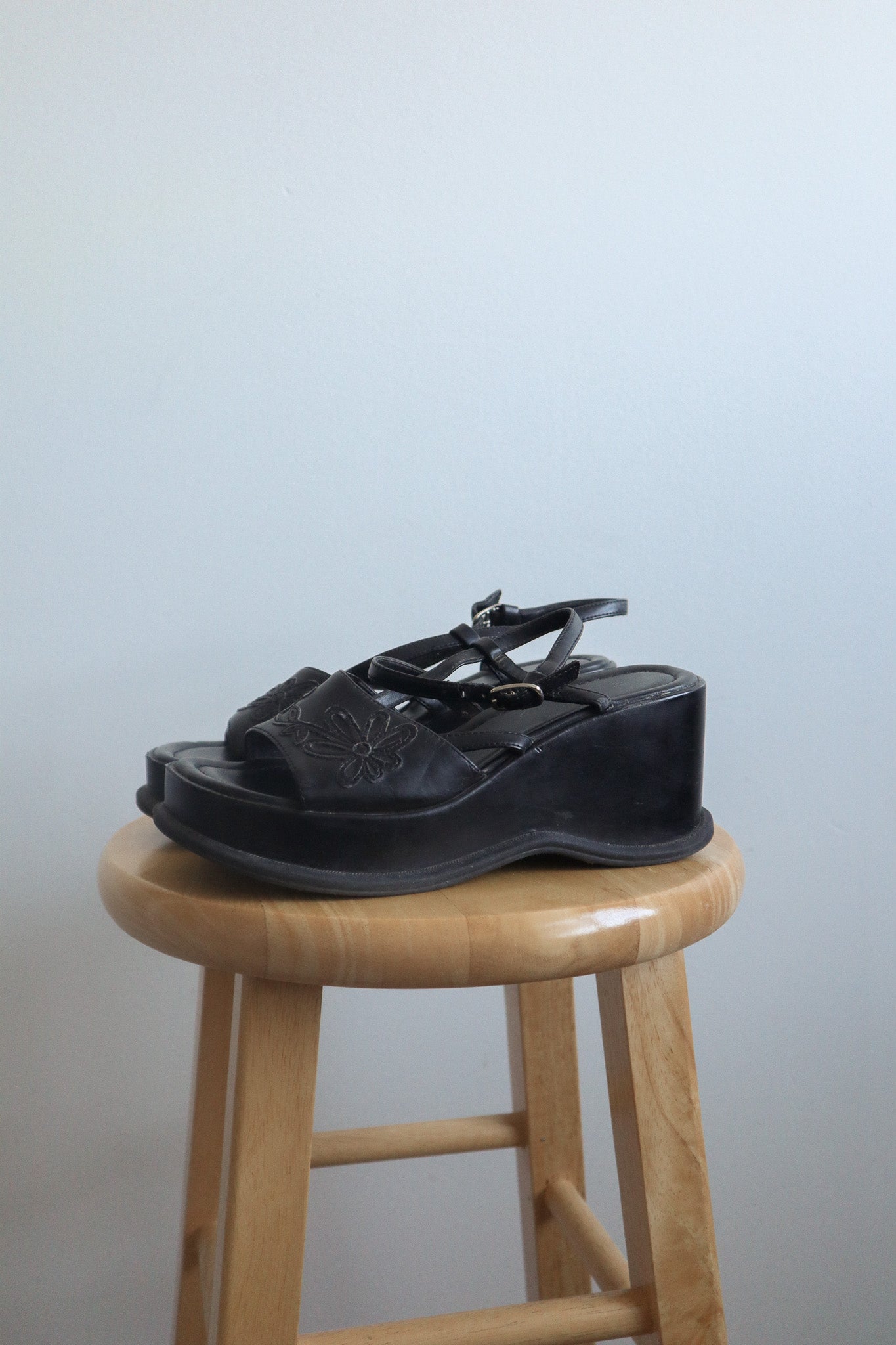 Vintage x Floral Sandals (6/6.5)