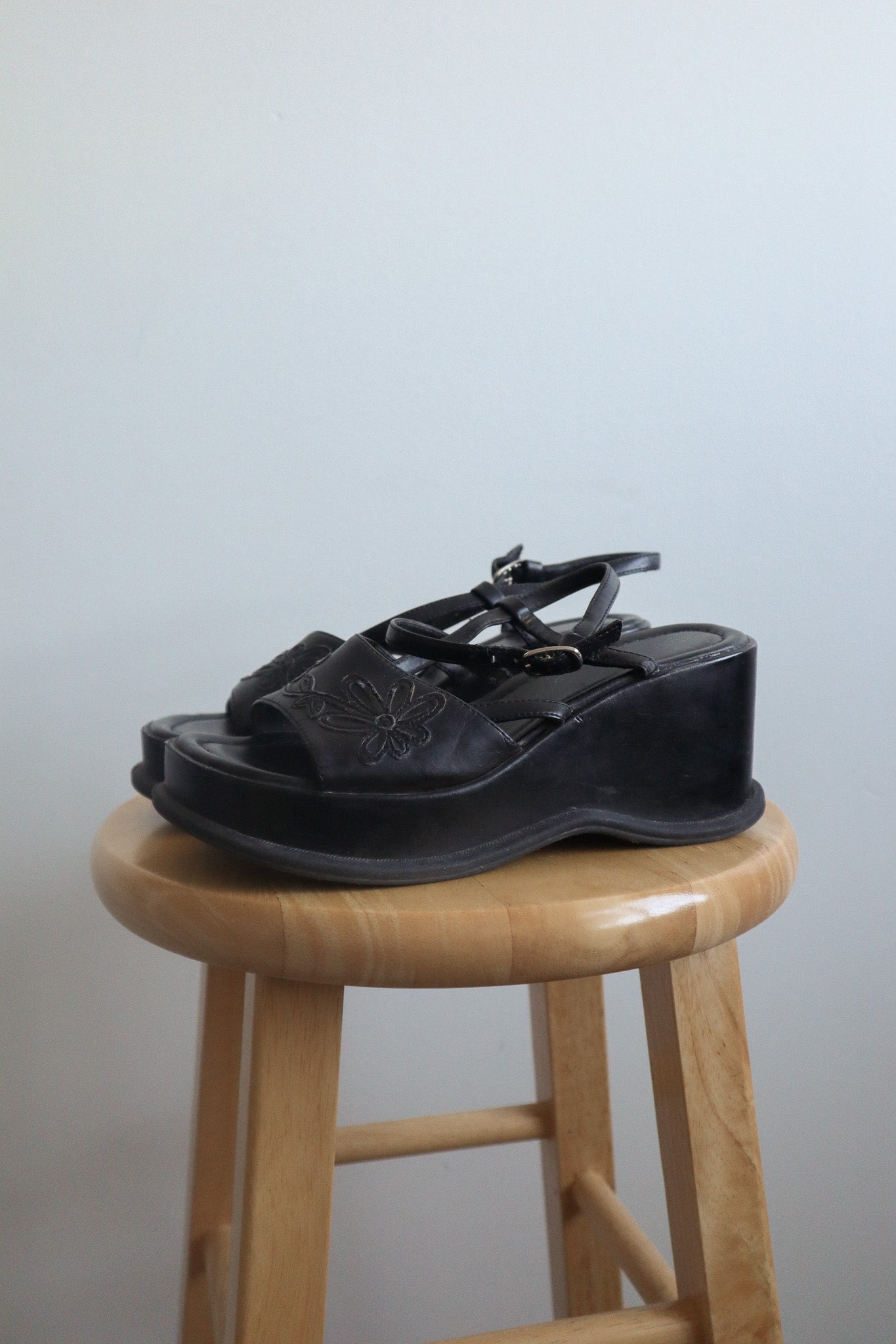 Vintage x Floral Sandals (6/6.5)