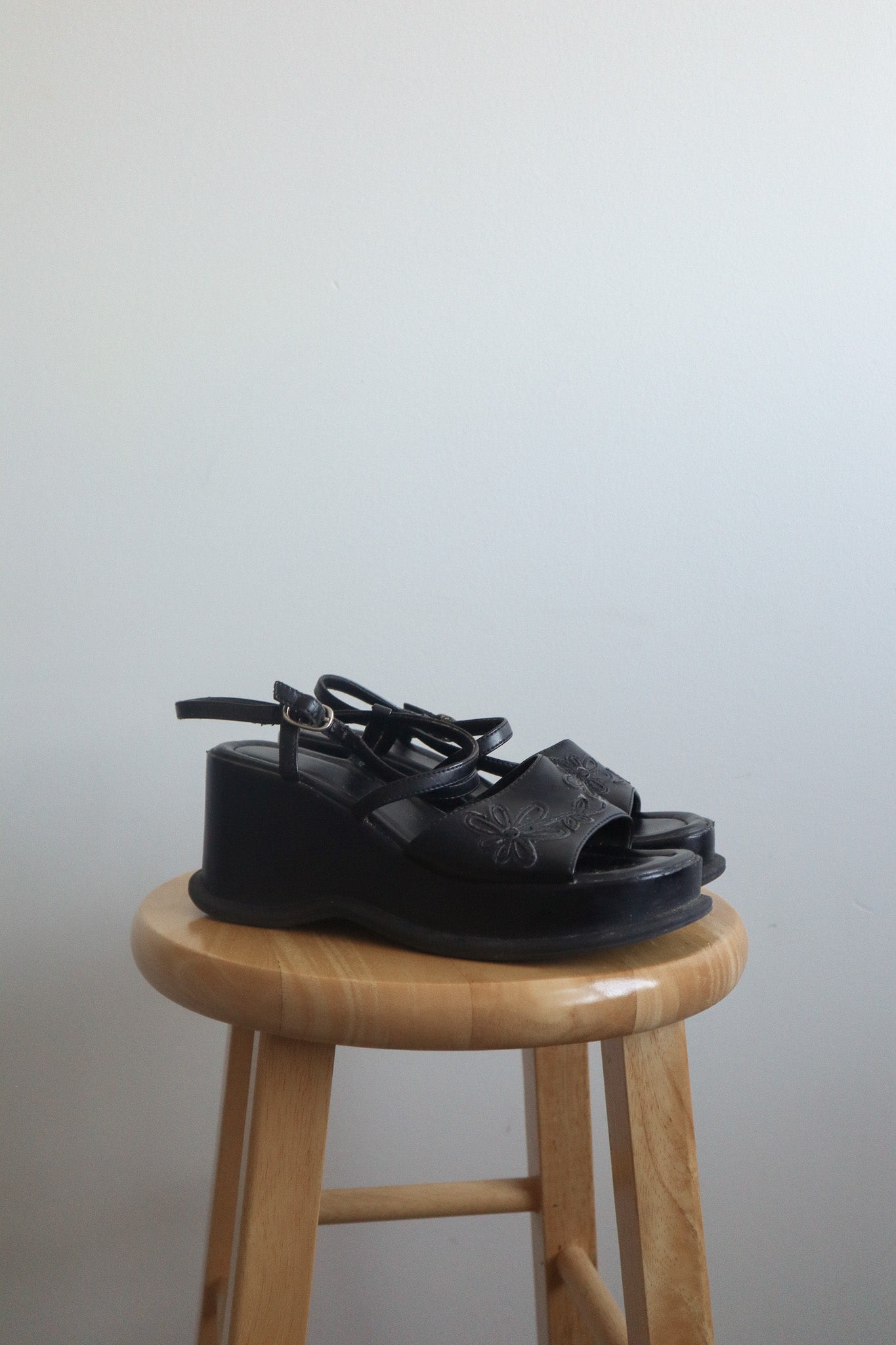 Vintage x Floral Sandals (6/6.5)