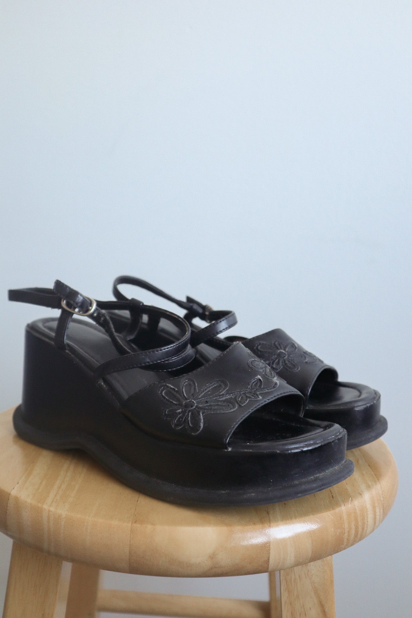 Vintage x Floral Sandals (6/6.5)