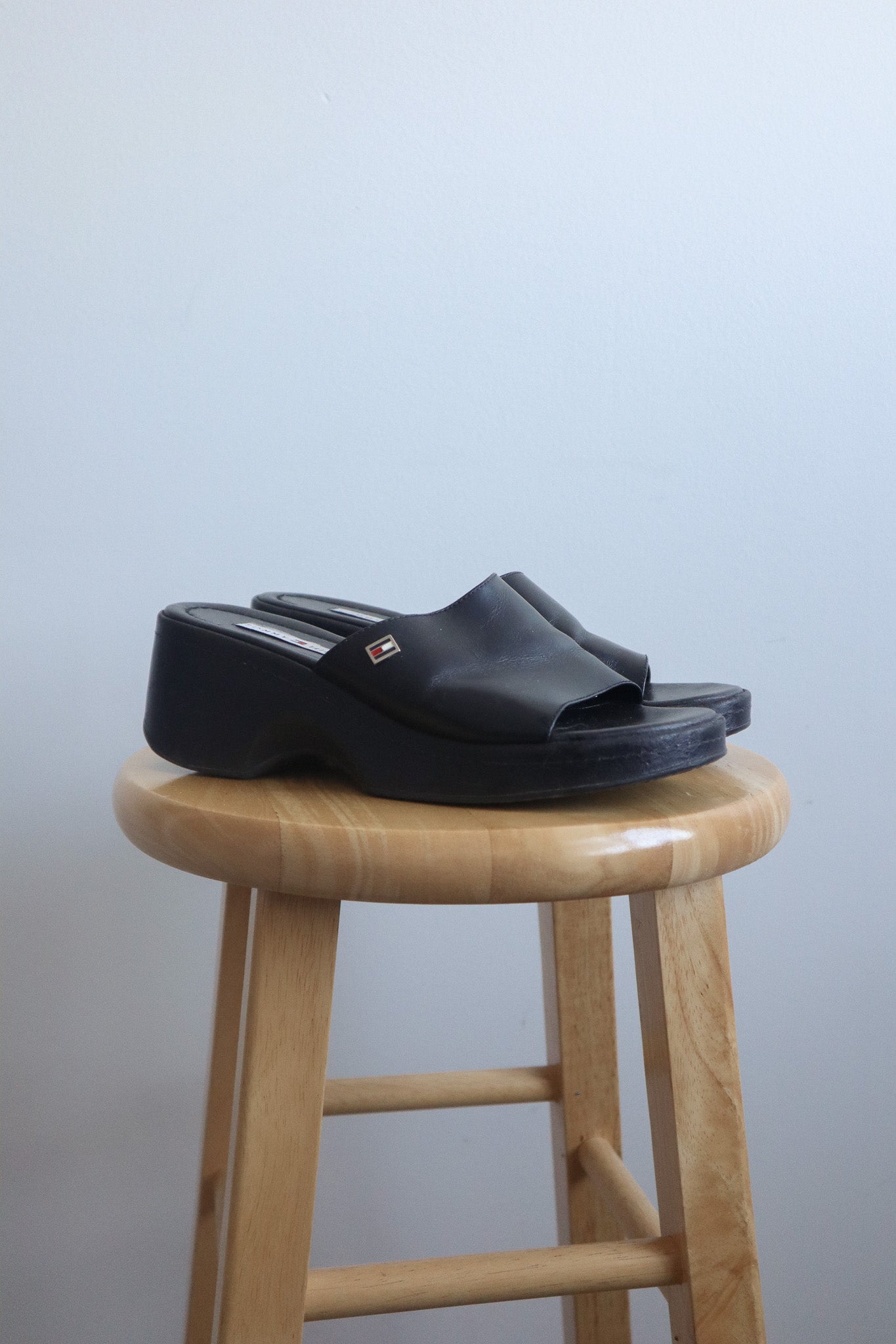 Vintage x Tommy Hilfiger Leather Slides (7)