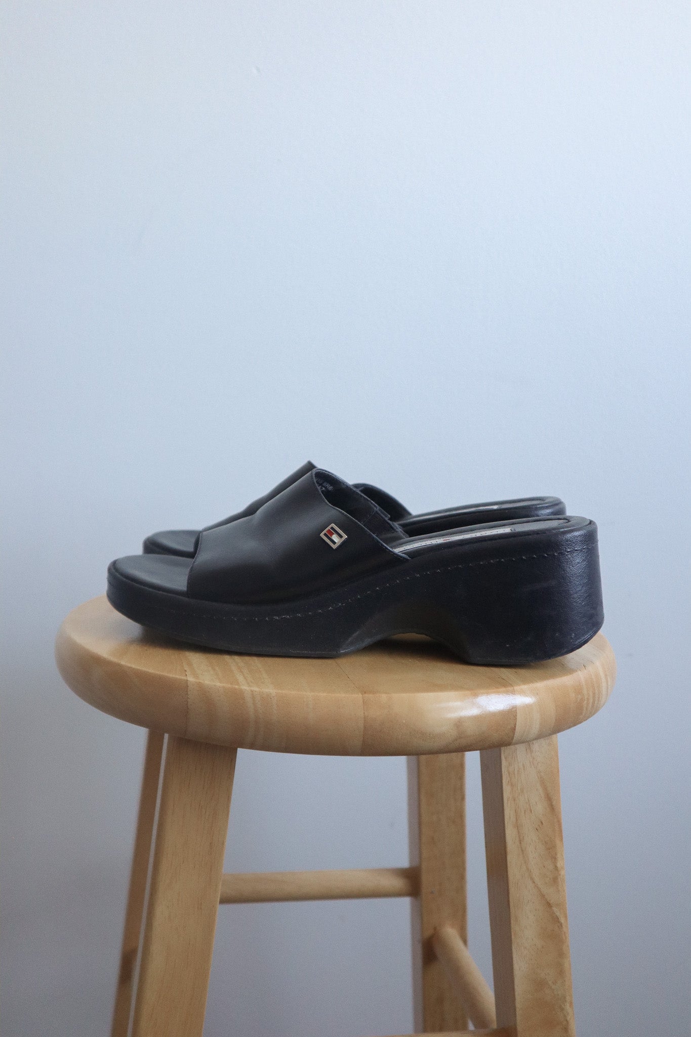 Vintage x Tommy Hilfiger Leather Slides (7)