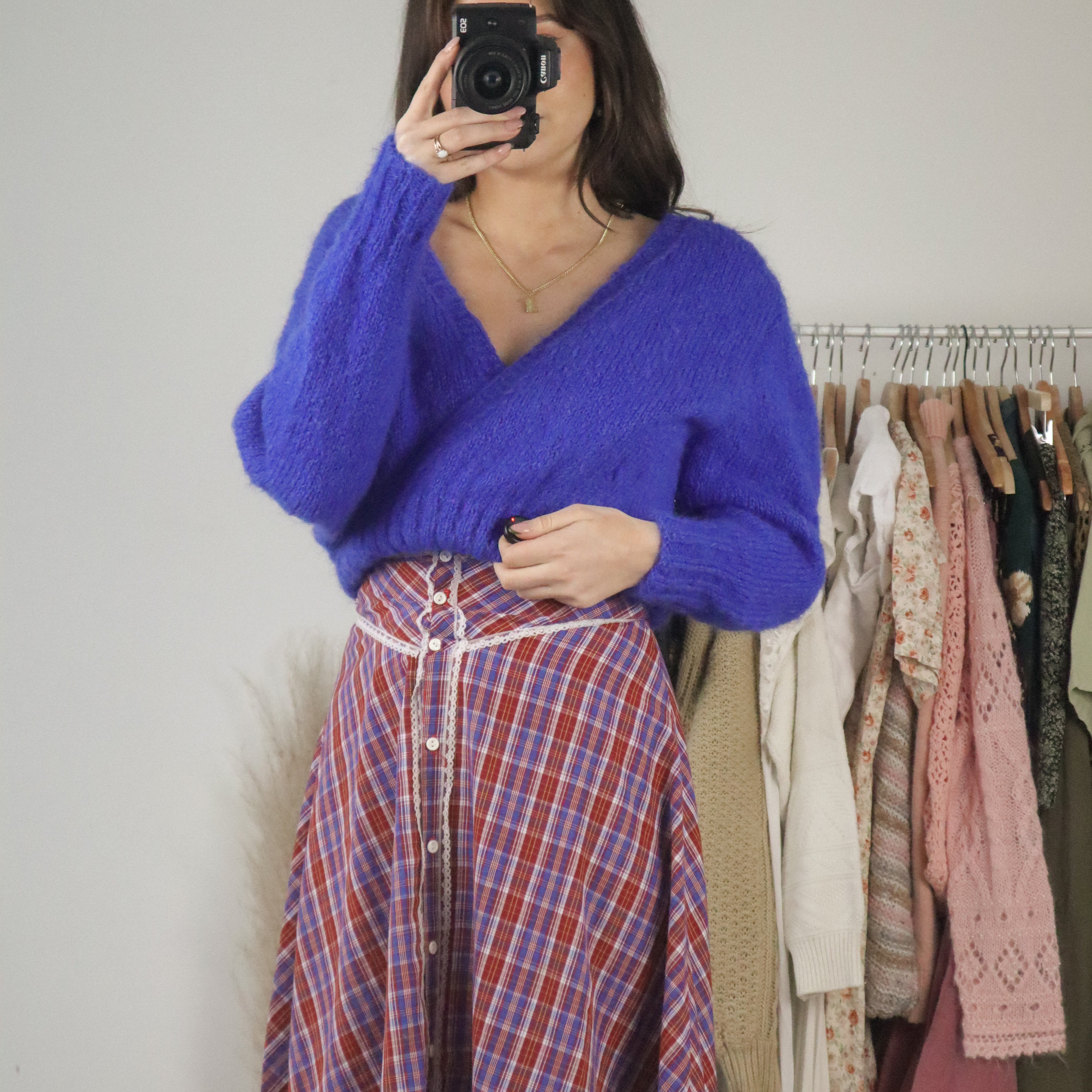 Handknit x Wool Blend V-Neck Sweater (S/M)