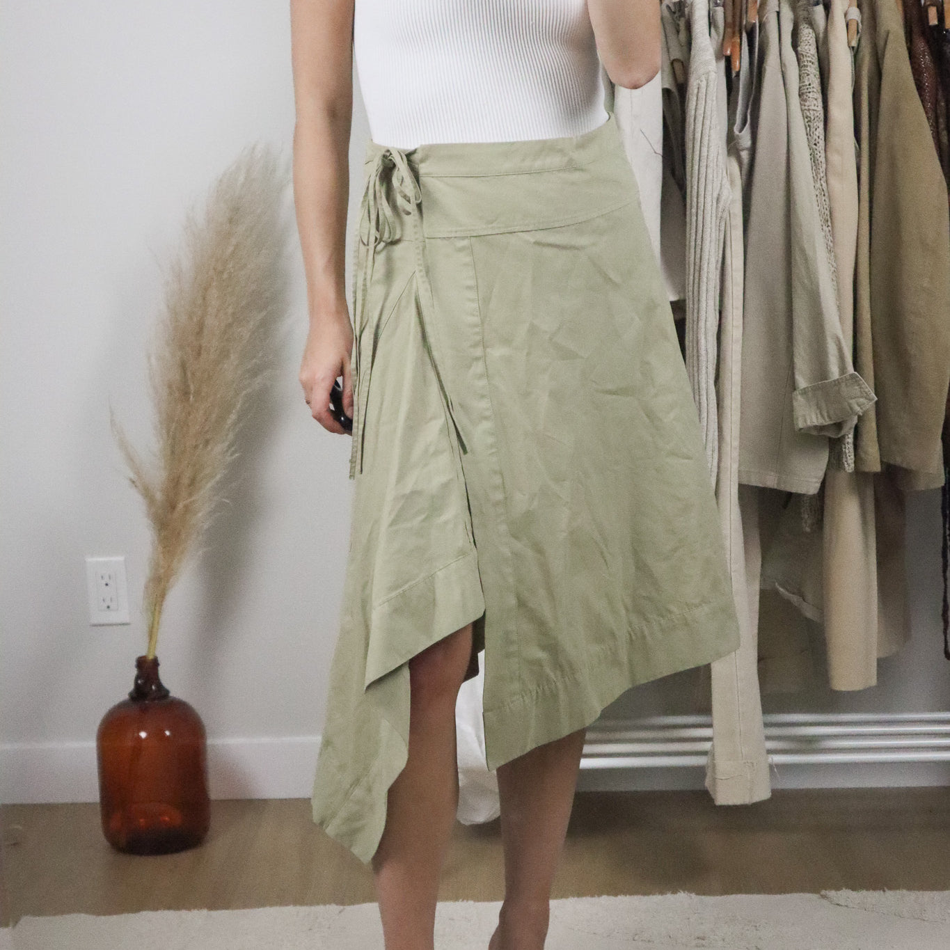 NWT x Modern x Asymmetrical Skirt (4/6)