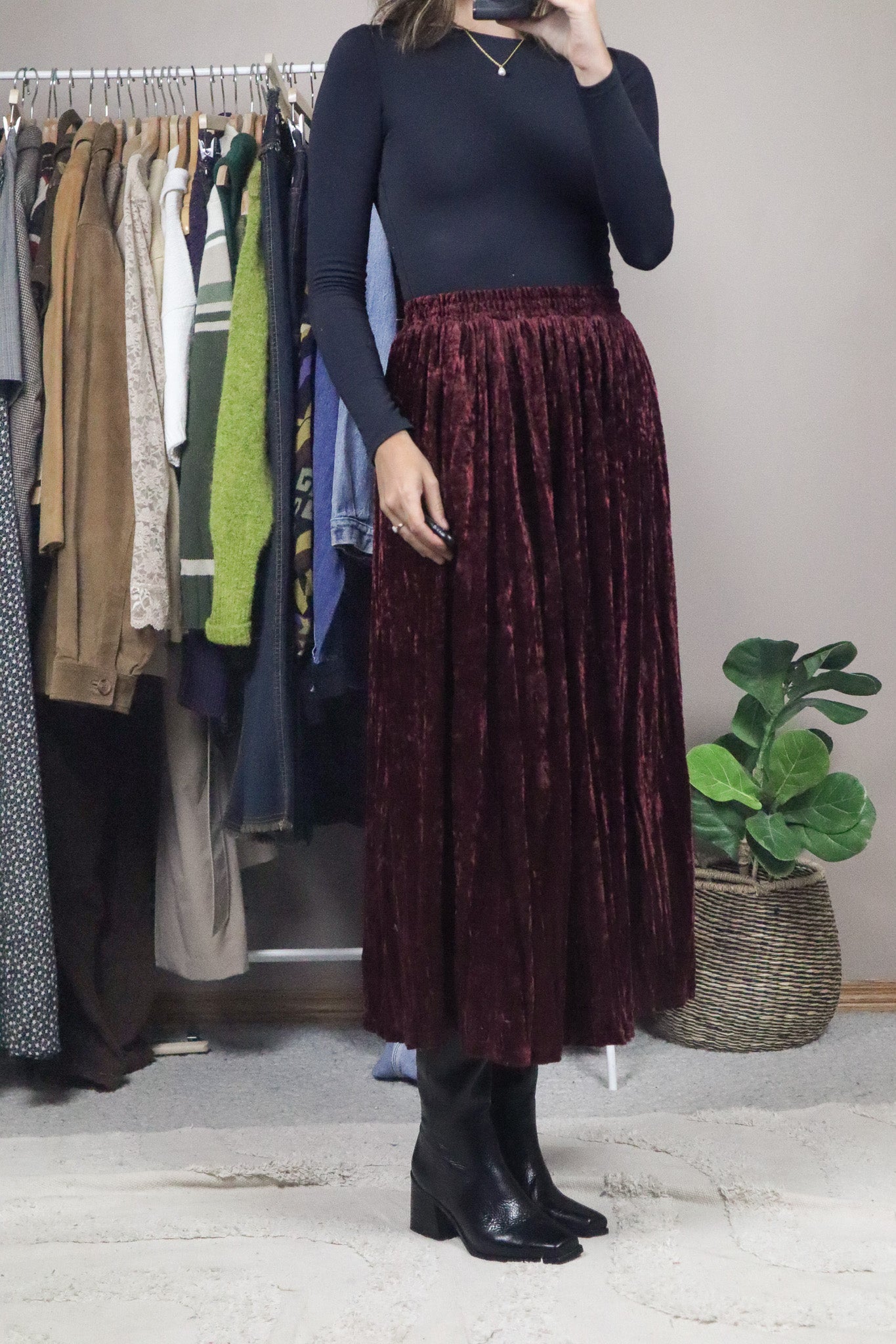 Made in Canada x Vintage x Velvet Midi Skirt (S)
