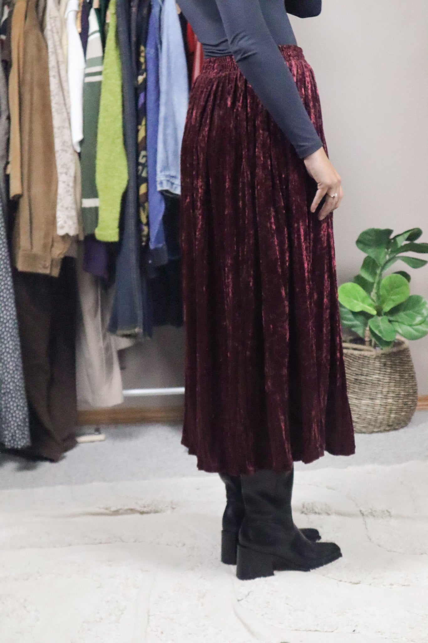 Made in Canada x Vintage x Velvet Midi Skirt (S)