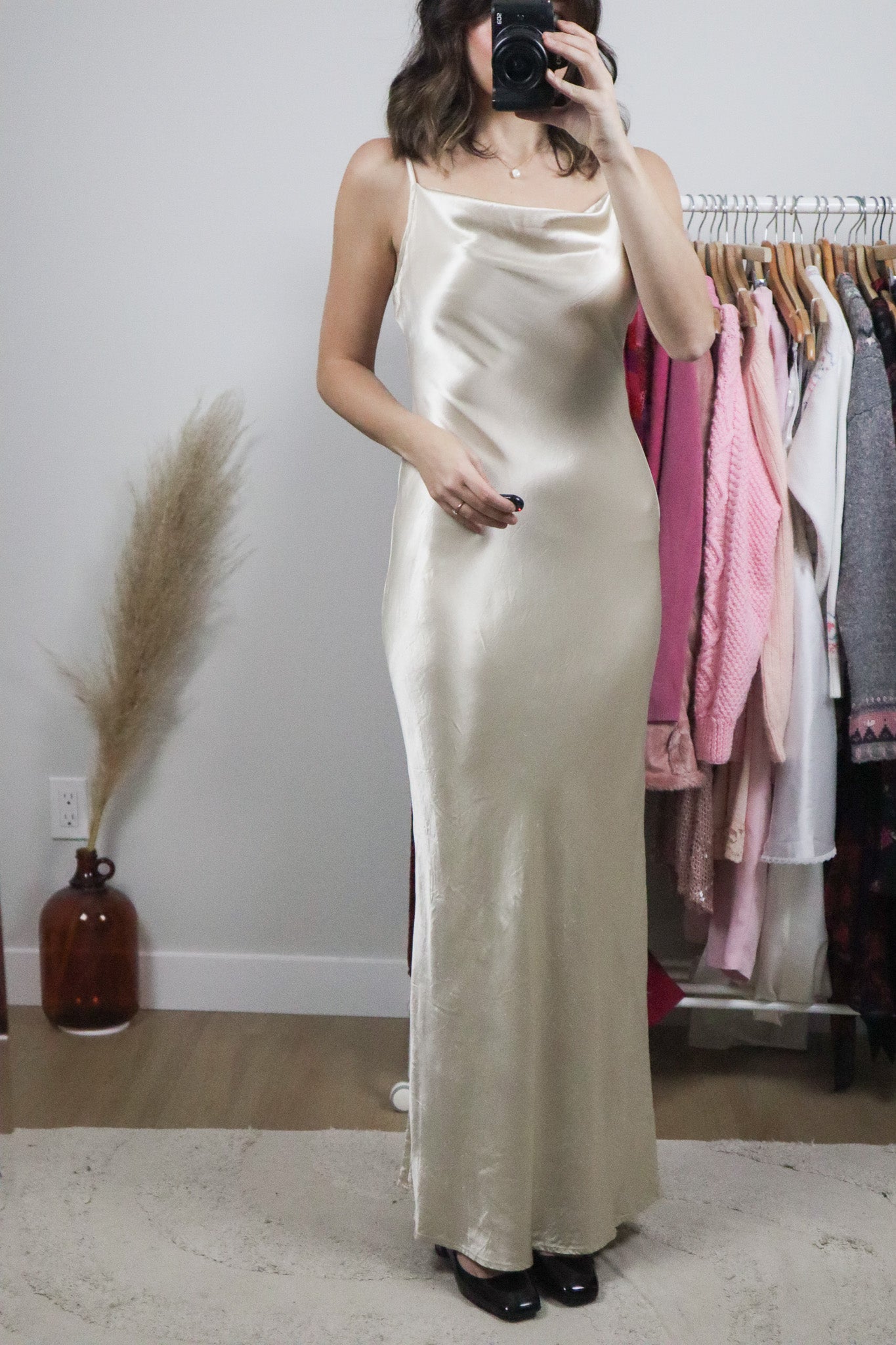 Made in Canada x Vintage x Satin Cowl Neck Maxi Dress (2/4)