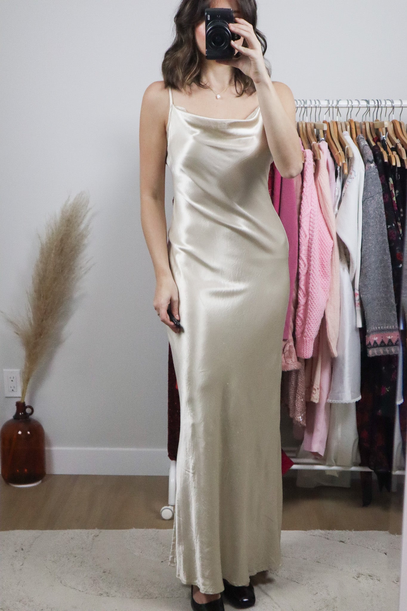 Made in Canada x Vintage x Satin Cowl Neck Maxi Dress (2/4)