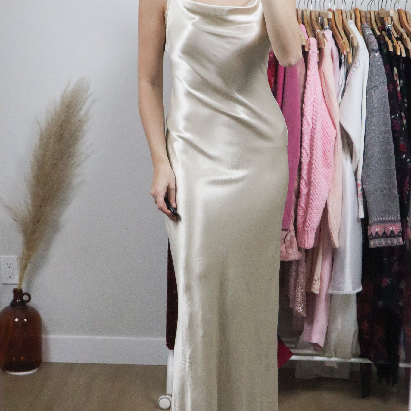 Made in Canada x Vintage x Satin Cowl Neck Maxi Dress (2/4)