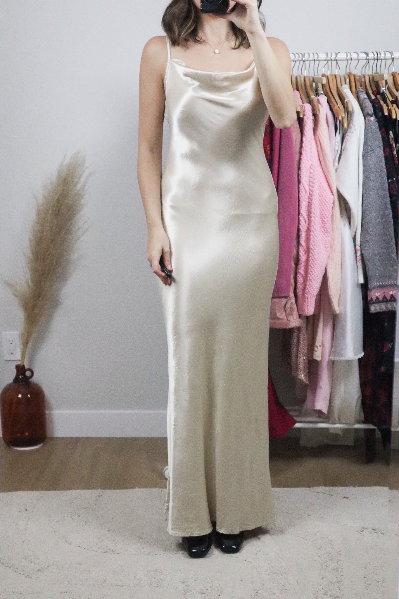 Made in Canada x Vintage x Satin Cowl Neck Maxi Dress (2/4)