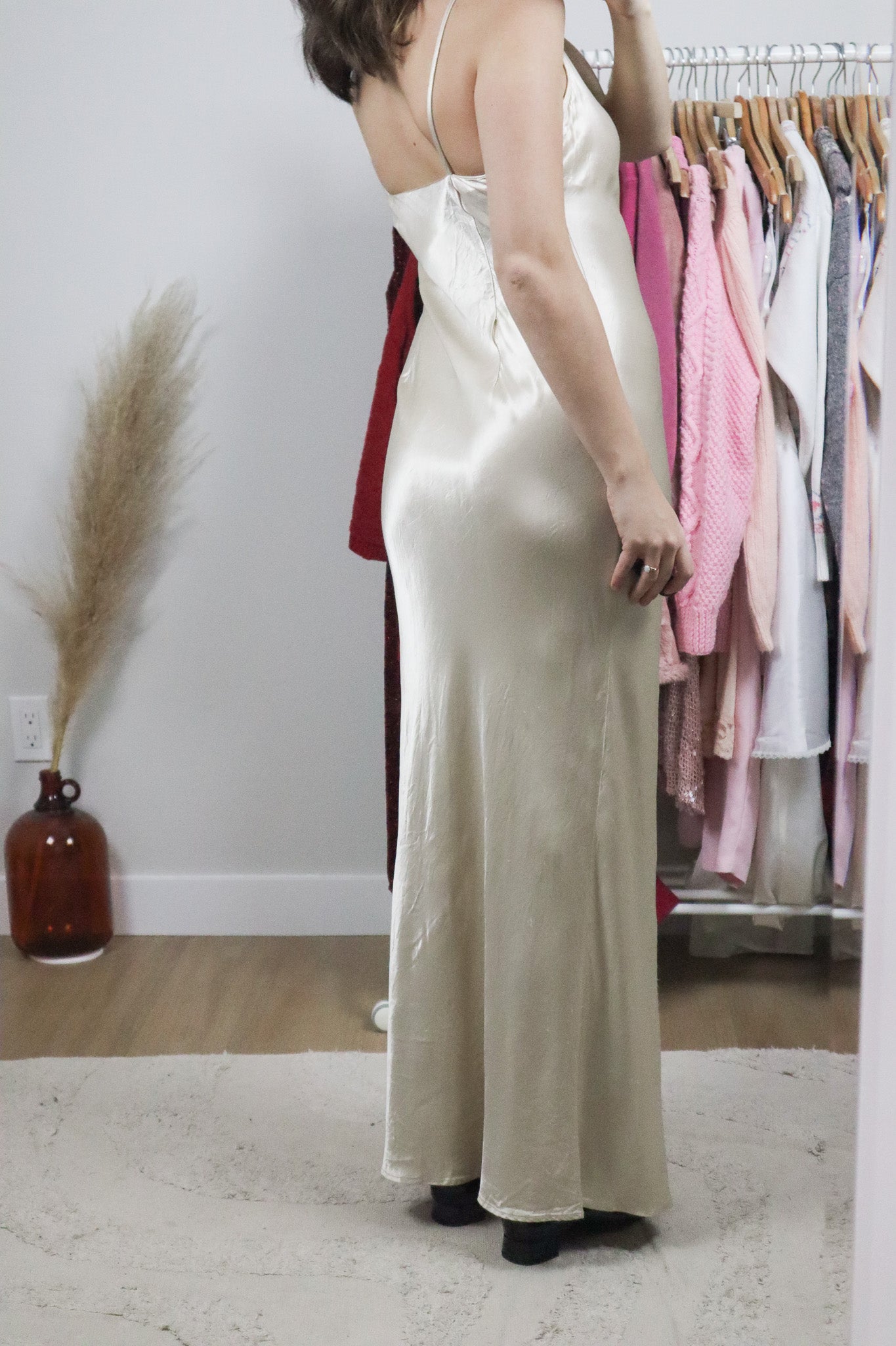 Made in Canada x Vintage x Satin Cowl Neck Maxi Dress (2/4)