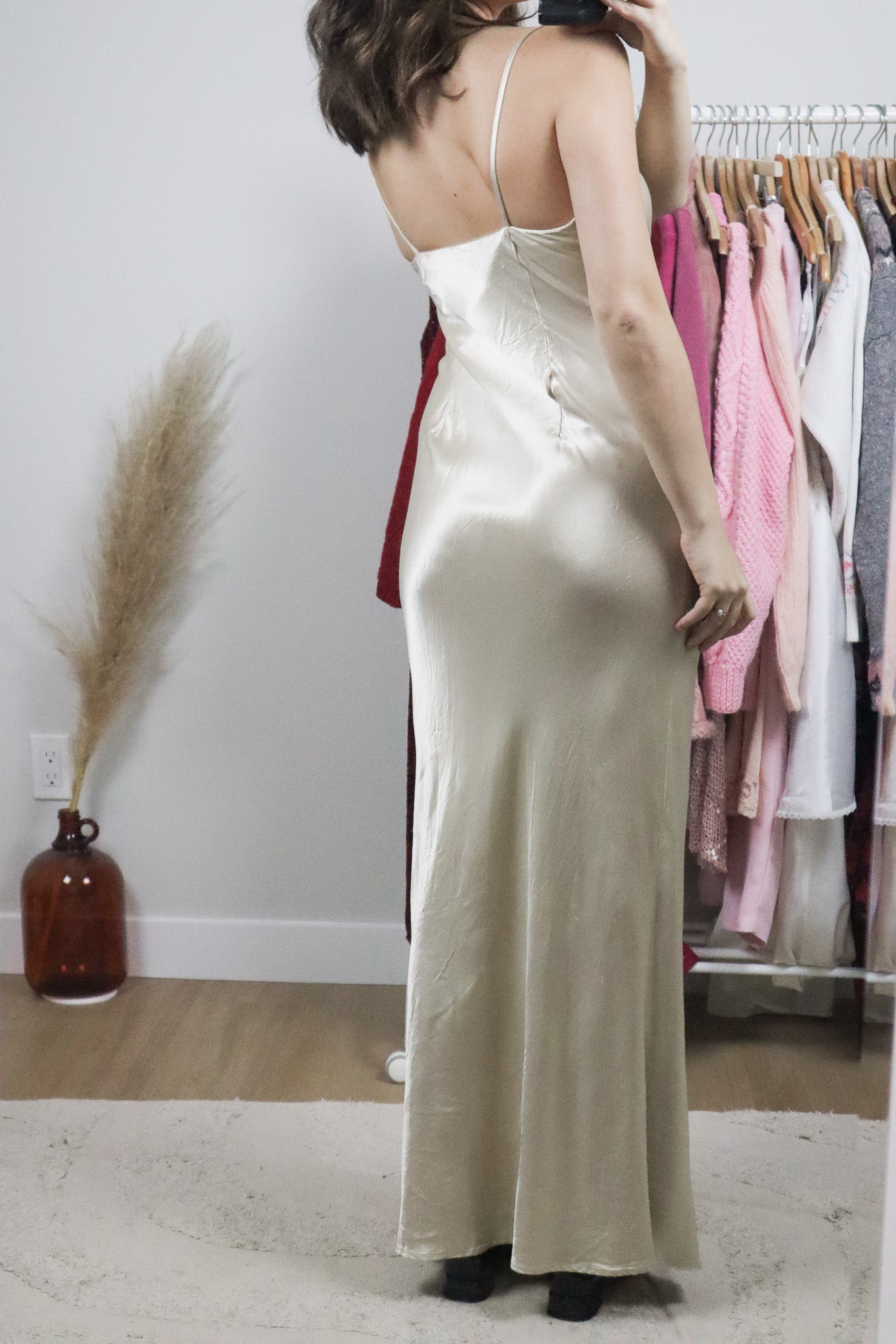 Made in Canada x Vintage x Satin Cowl Neck Maxi Dress (2/4)
