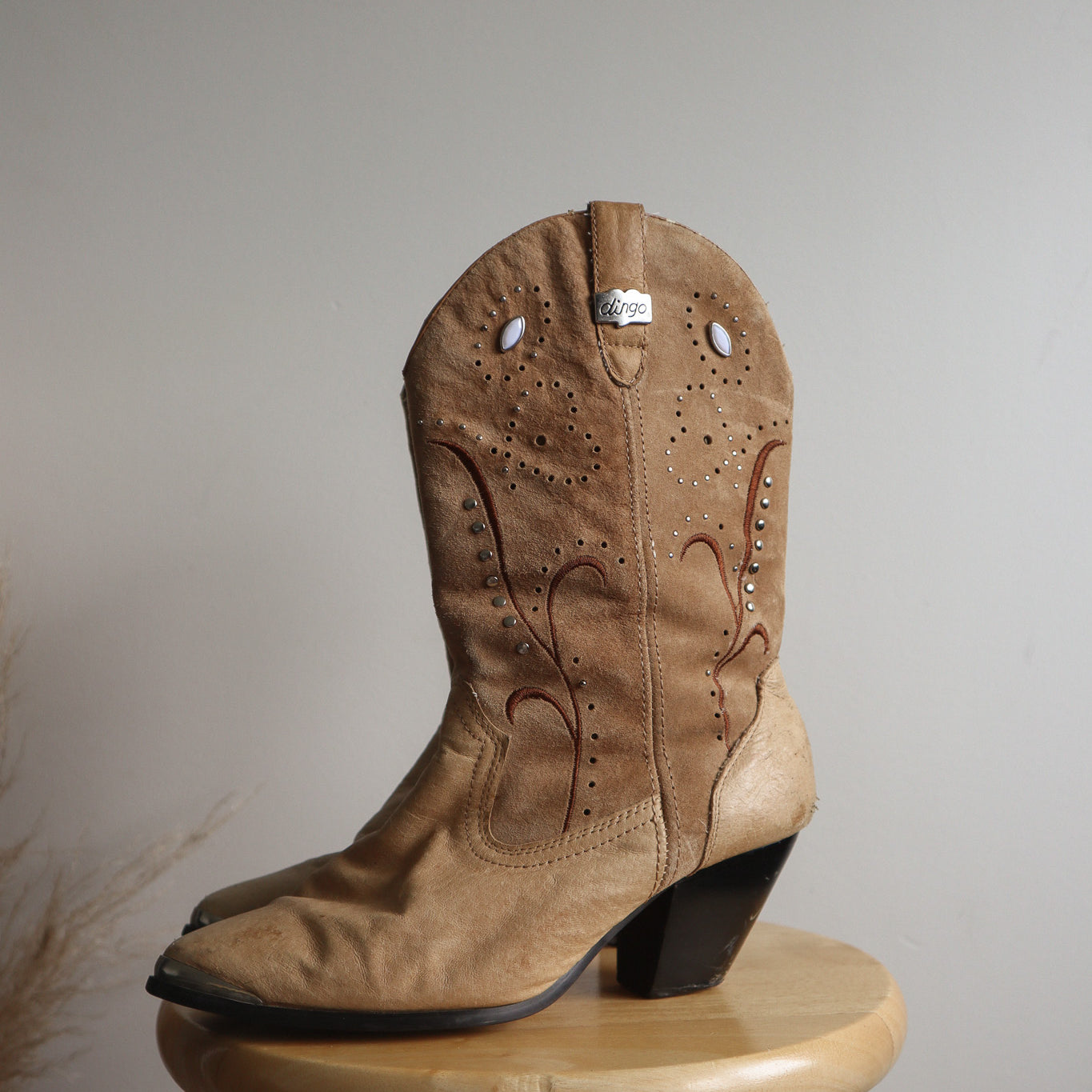 Vintage x Leather Studded Cowgirl boots (8)