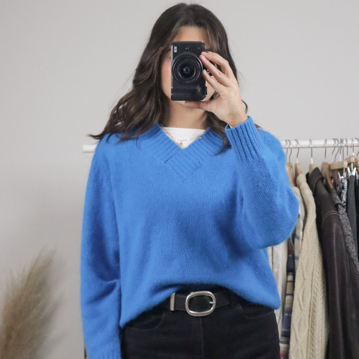 Vintage x Silk/Angora/Wool V-Neck Sweater (M)