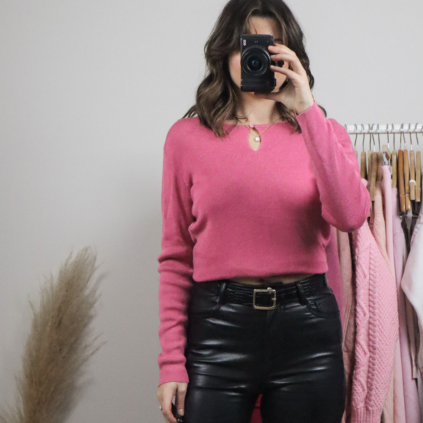 Vintage x Long-Sleeve Key Hole Cut Out Top (S)