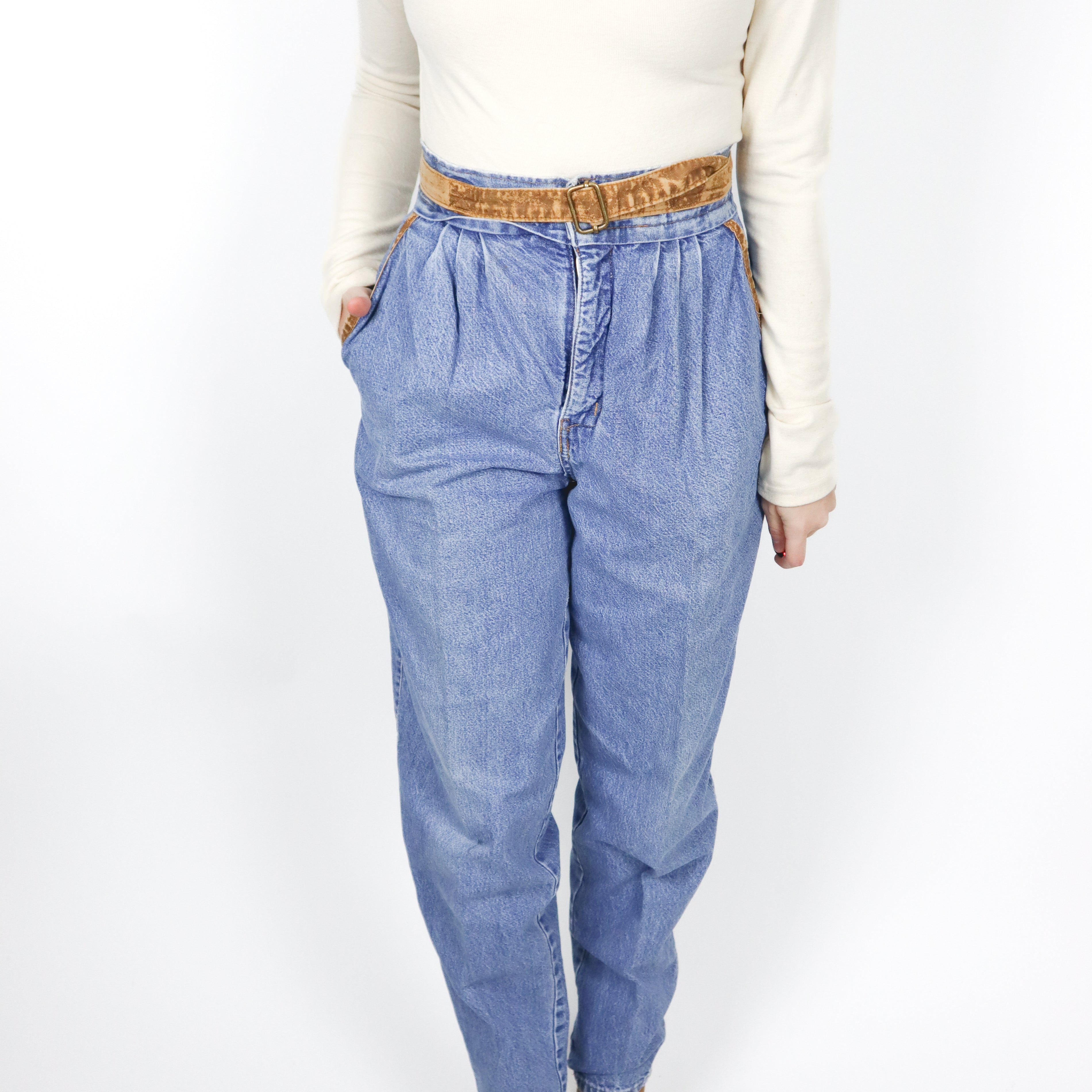 Vintage x Made in Canada x Mom Jeans (2/4)