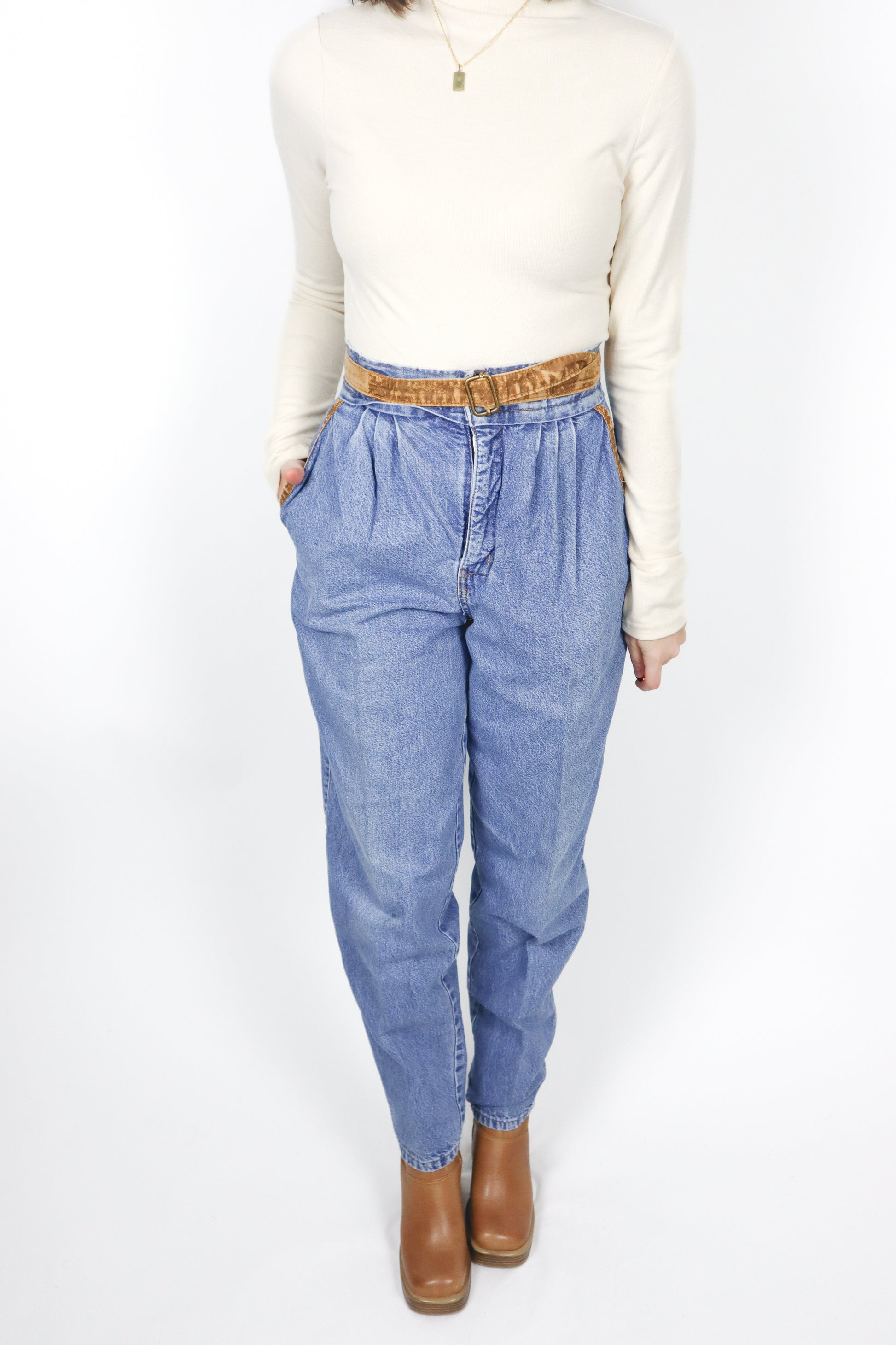 Vintage x Made in Canada x Mom Jeans (2/4)