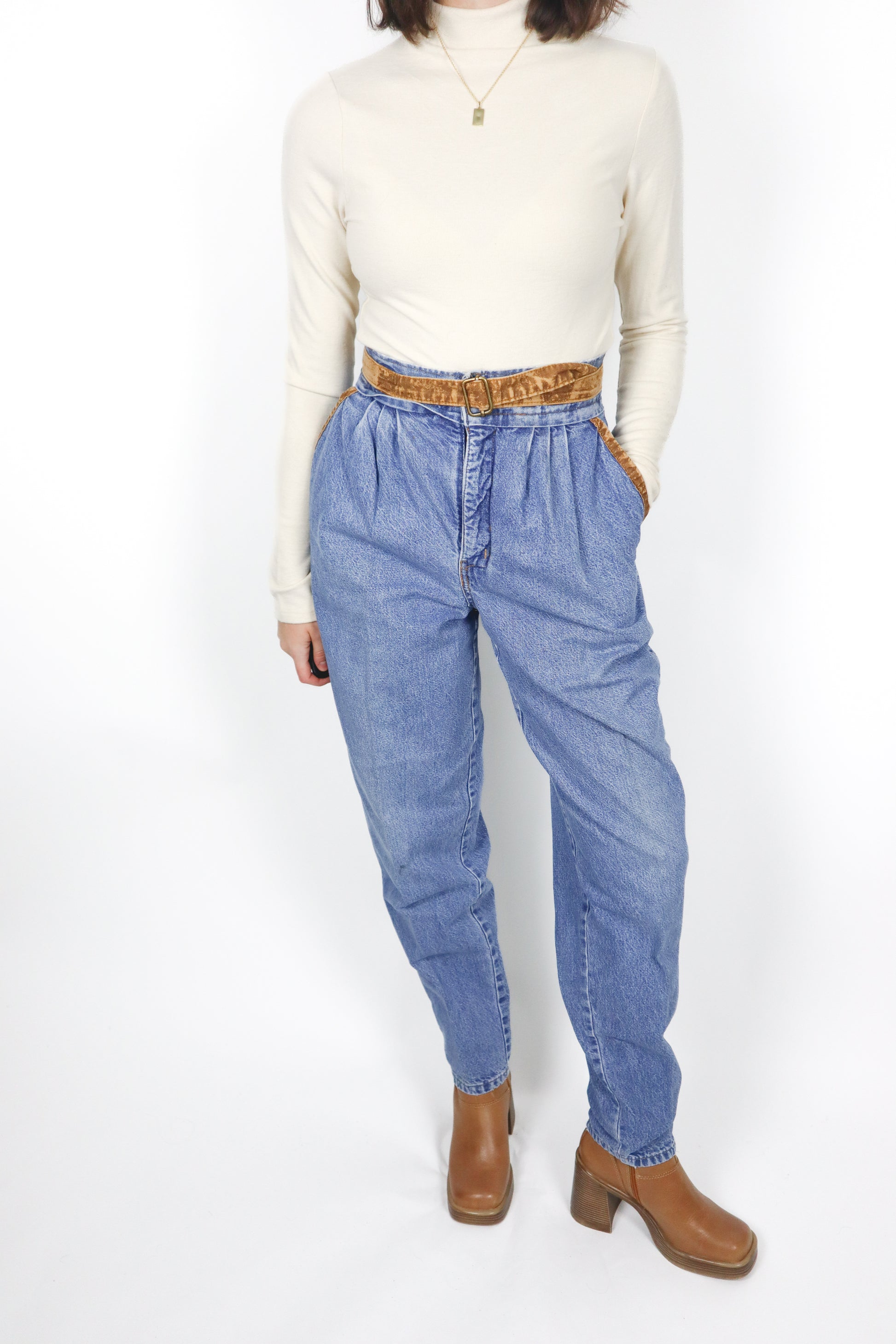 Vintage x Made in Canada x Mom Jeans (2/4)