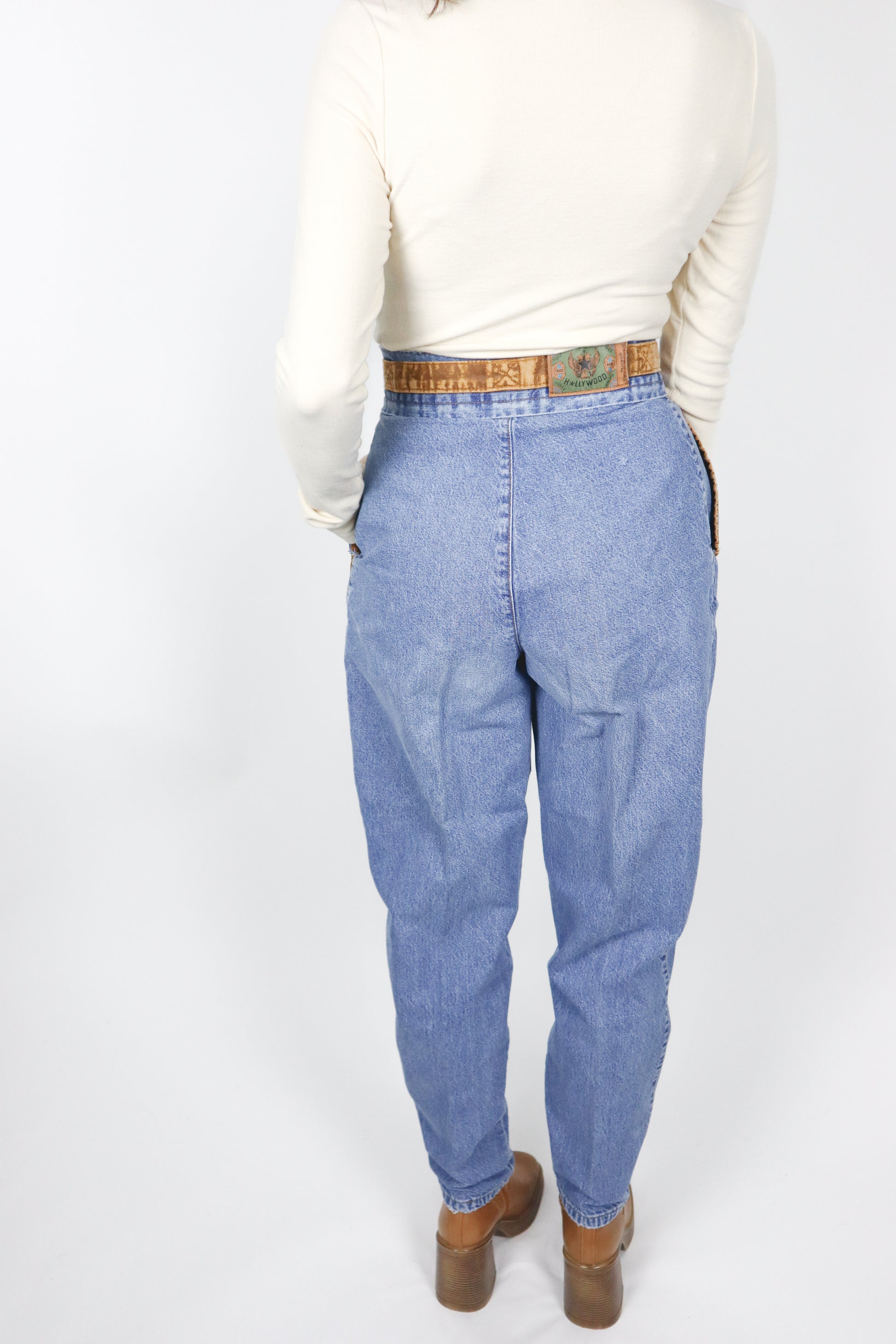 Vintage x Made in Canada x Mom Jeans (2/4)