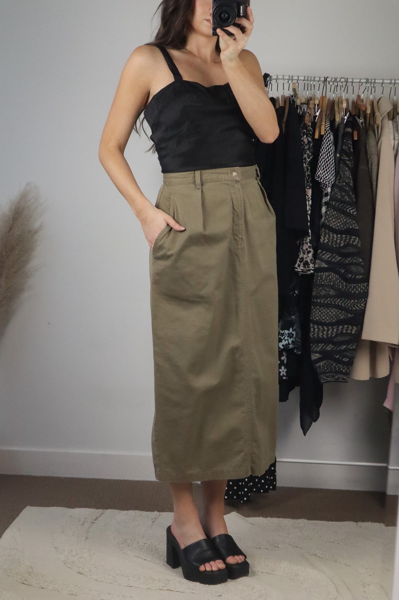 Made in Canada x Vintage x Midi Skirt (32)