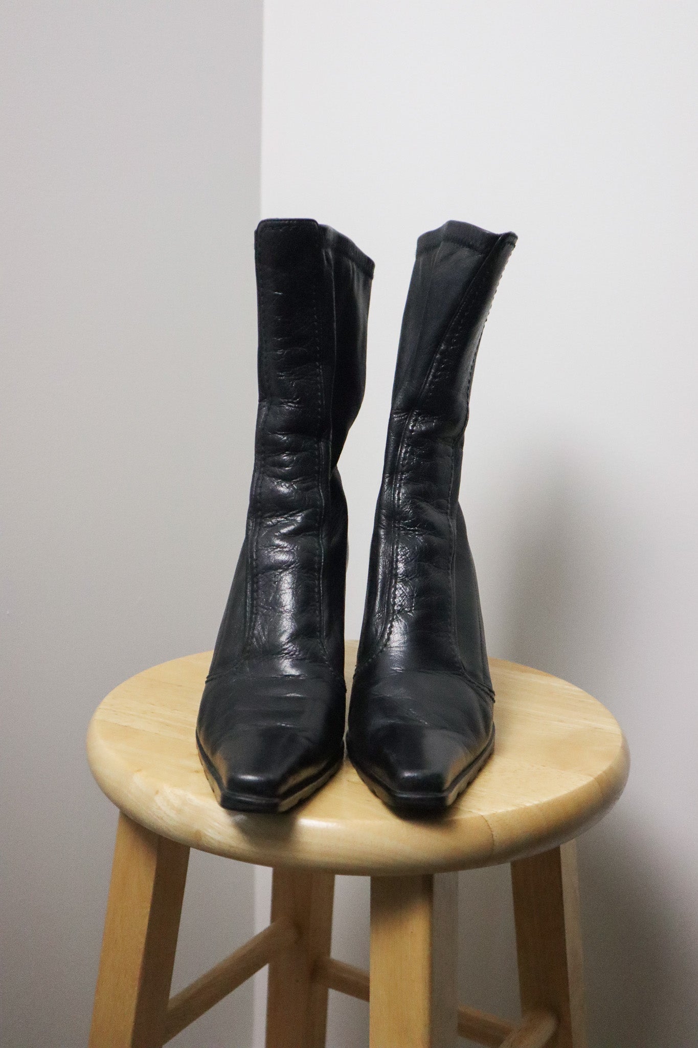 Vintage x Stuart Weitzman x Leather Boots (5.5)