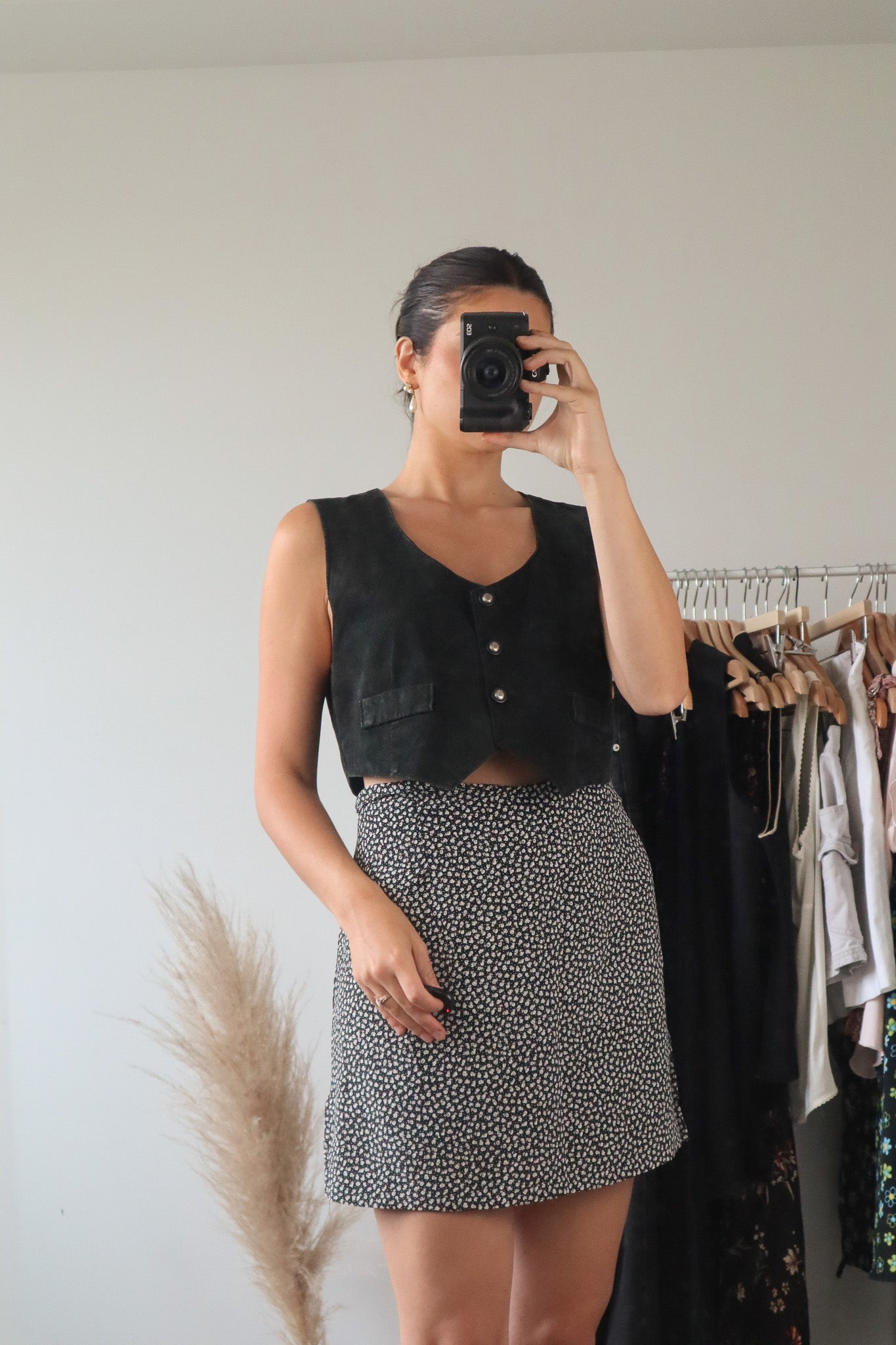 Made in Canada x Vintage x Suede Cropped Vest (M)