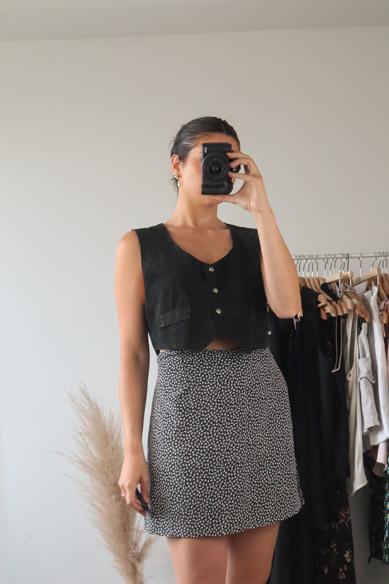 Made in Canada x Vintage x Suede Cropped Vest (M)