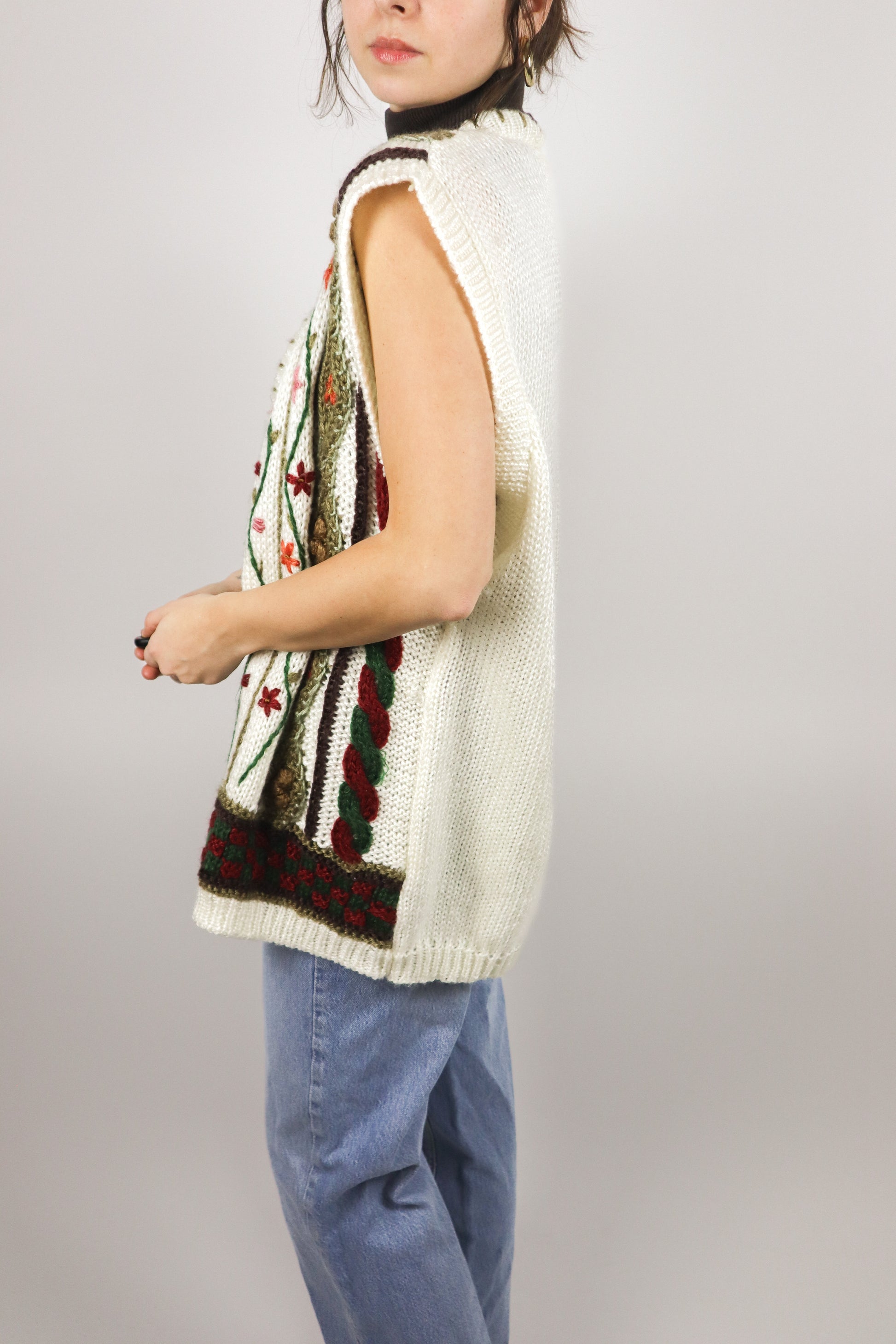 Made in Korea x Vintage x Hand Knit Floral Vest (L/XL)