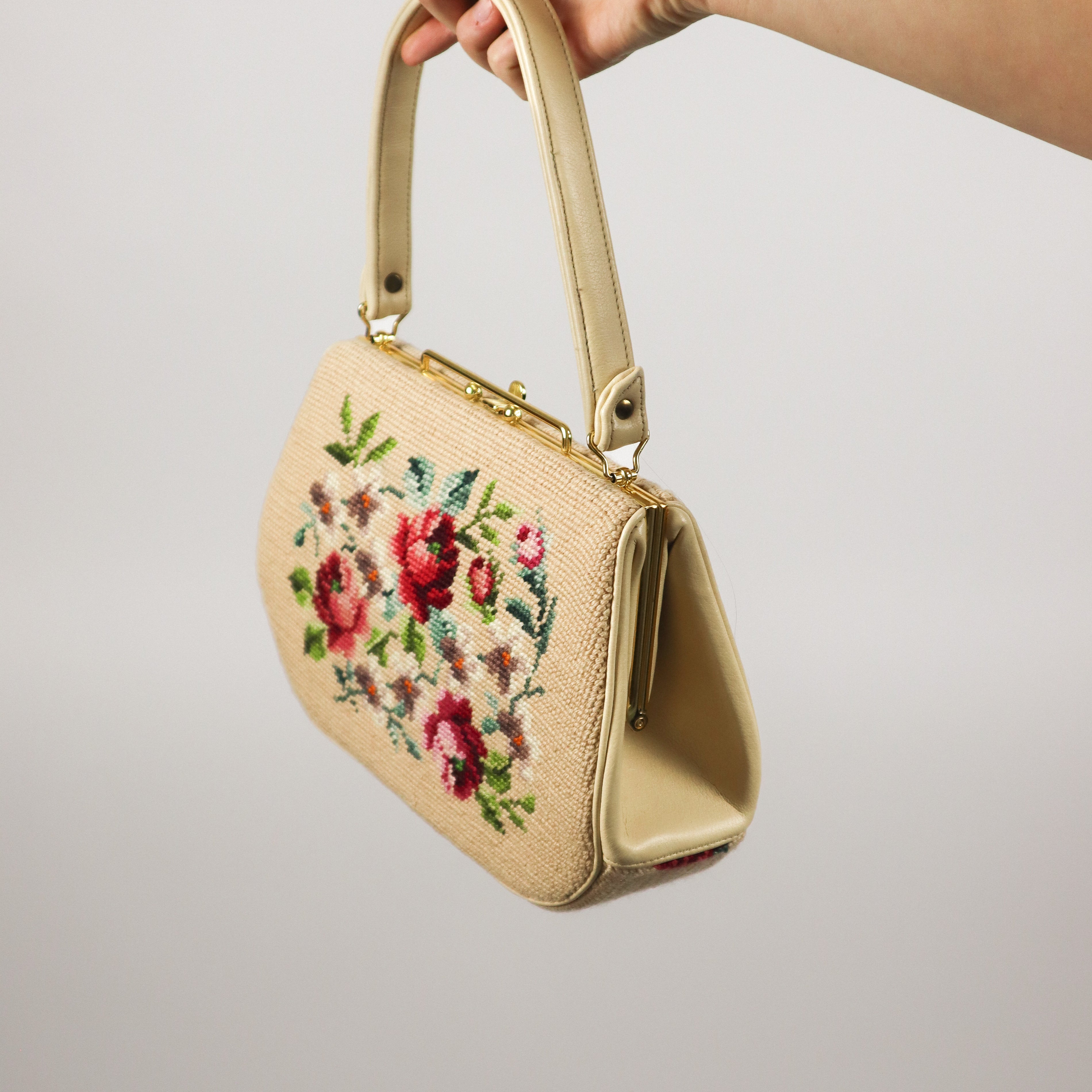Made in Canada x Vintage 1960s x Needle Point Bag