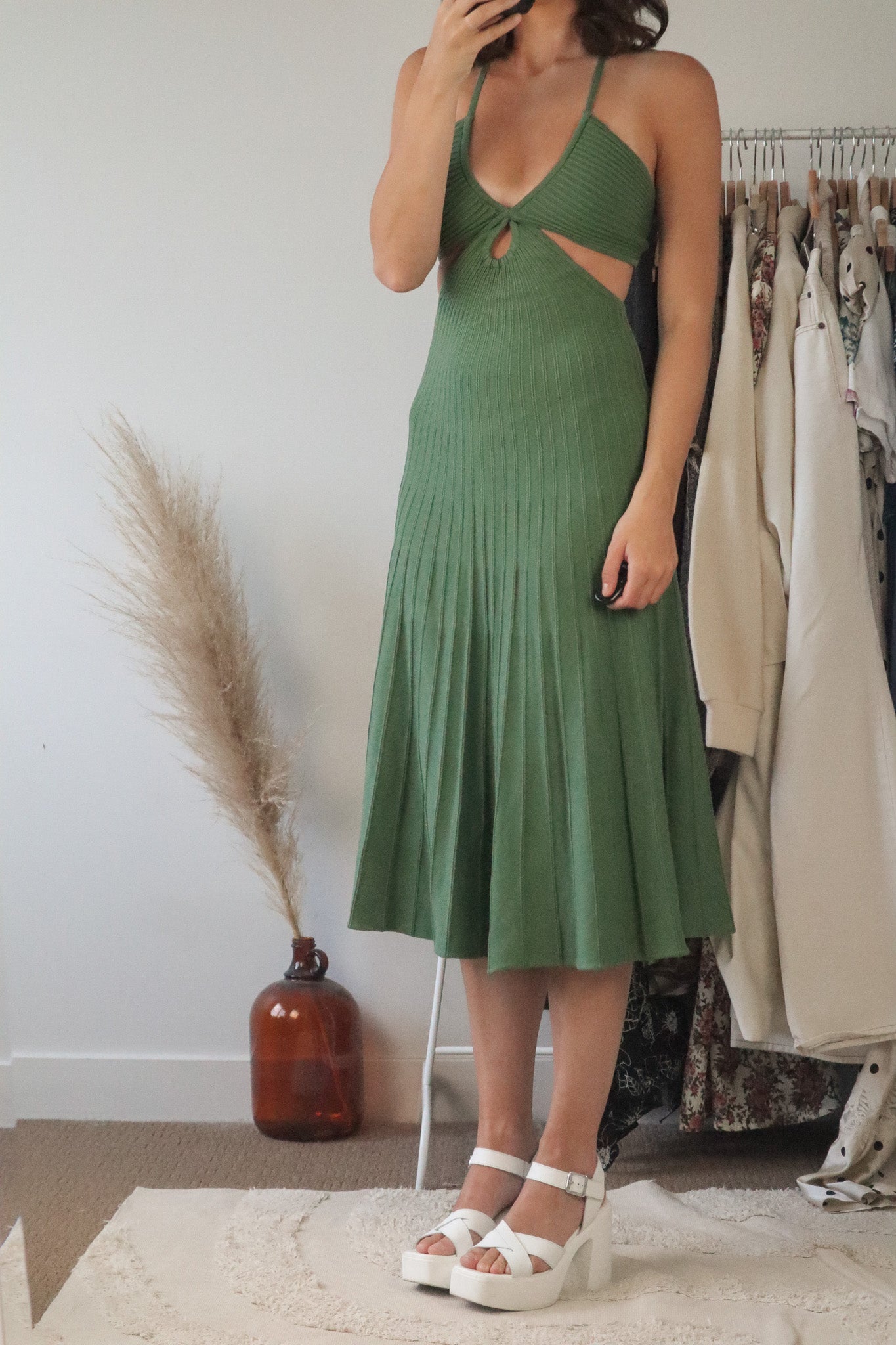 Modern x Cut-Out Dress (S)