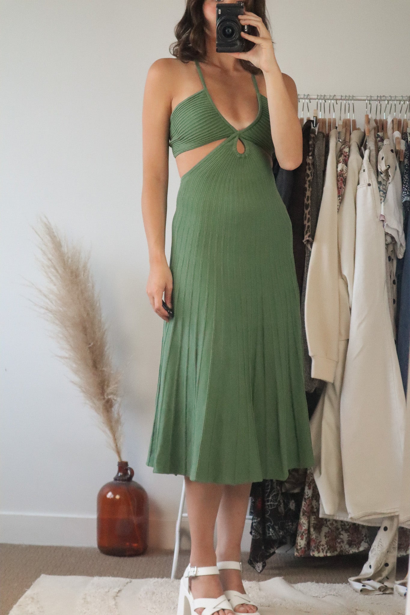 Modern x Cut-Out Dress (S)