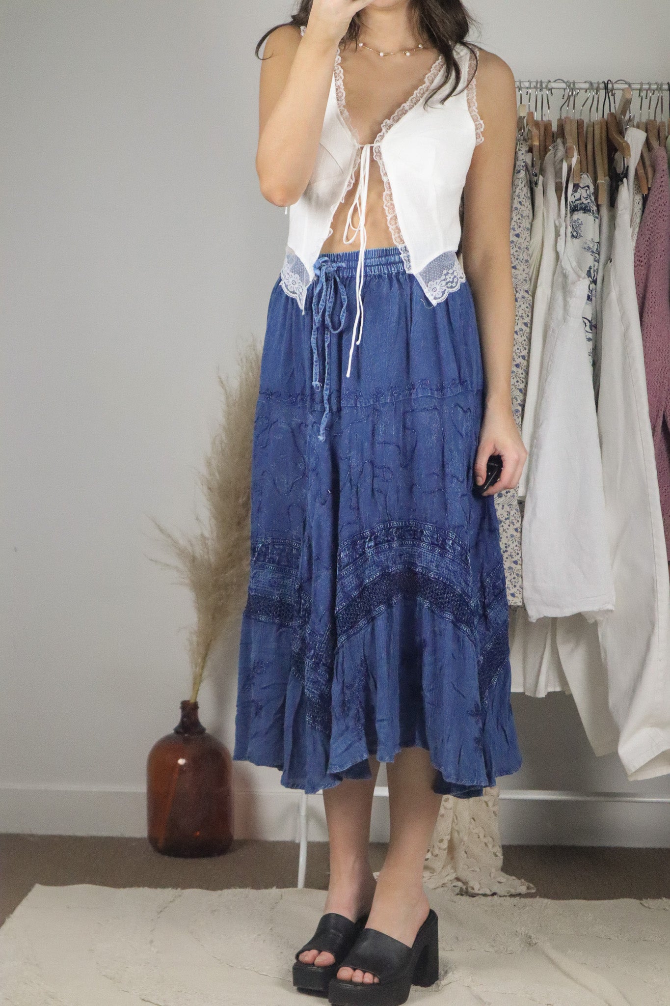 Vintage x Embroidered Midi Skirt (S/M)