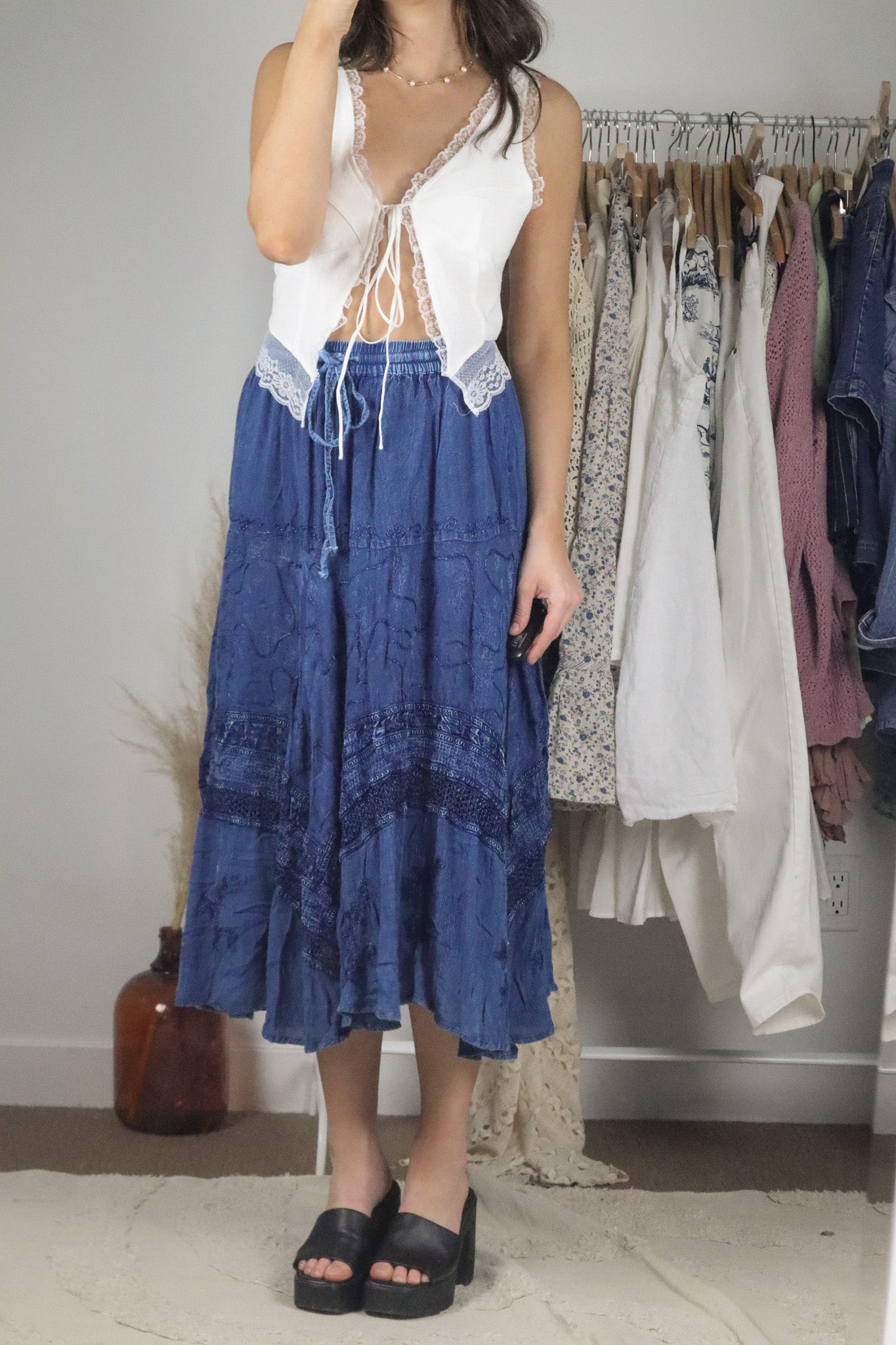 Vintage x Embroidered Midi Skirt (S/M)