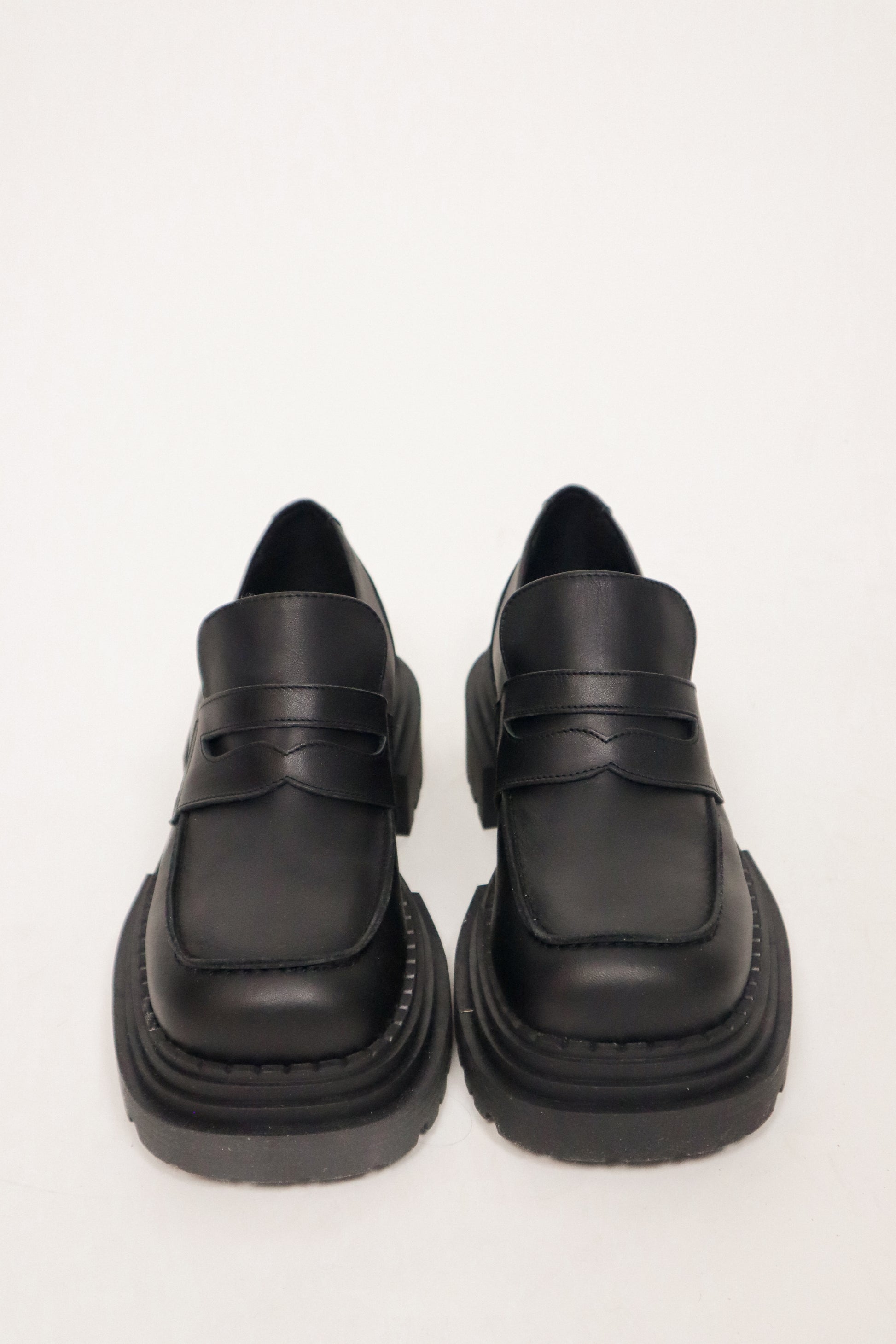 Made in Italy x Leather Loafers (7.5/8)